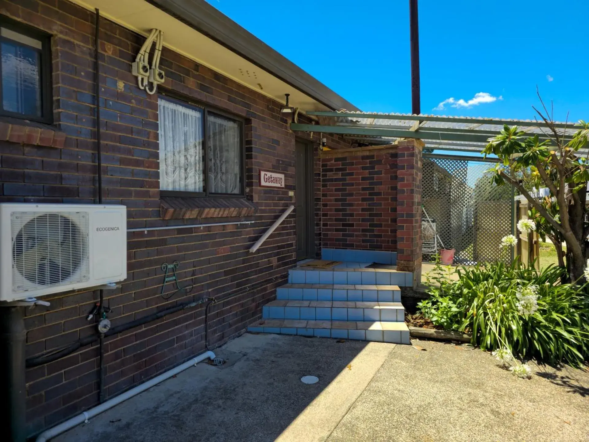 Deluxe Queen Room in Tumut Valley Motel Pet Friendly Deluxe Queen Room in Tumut Valley Motel Pet Friendly