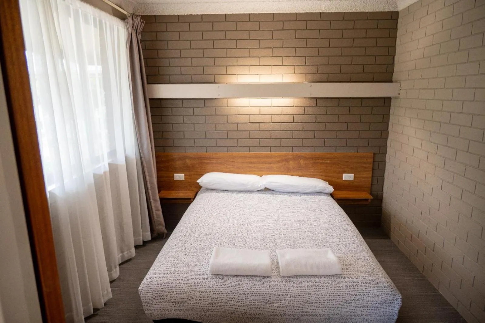 Bed in Tumut Valley Motel Pet Friendly