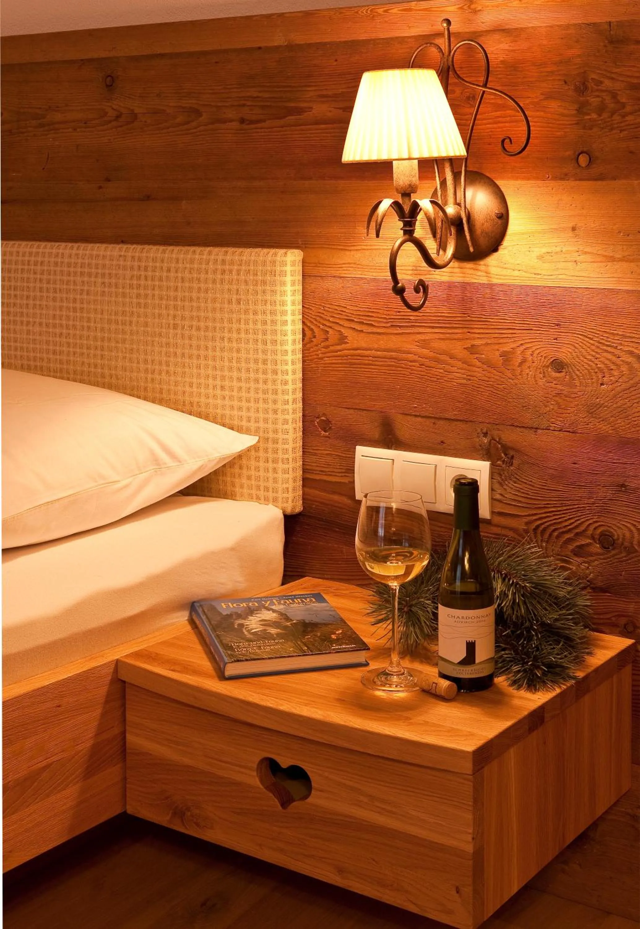 Decorative detail, Bed in Hotel Foestlerhof