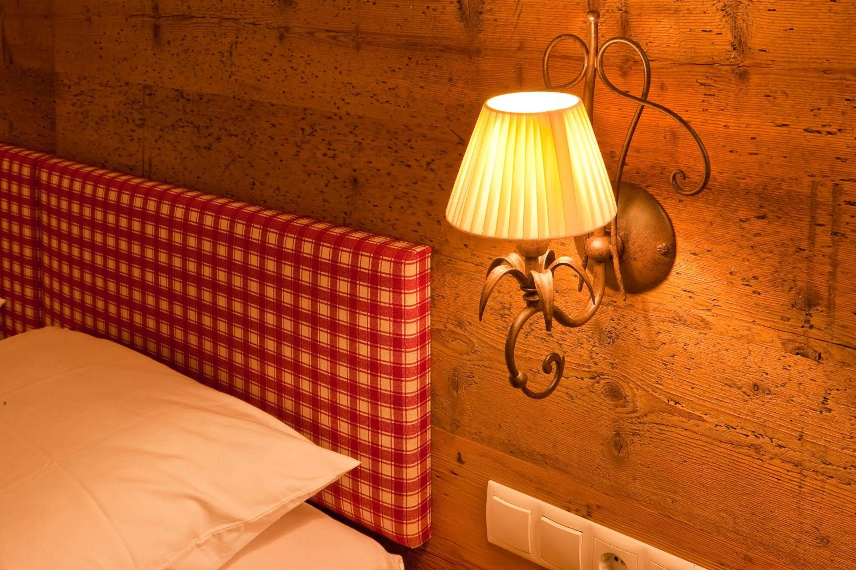 Decorative detail, Bed in Hotel Foestlerhof