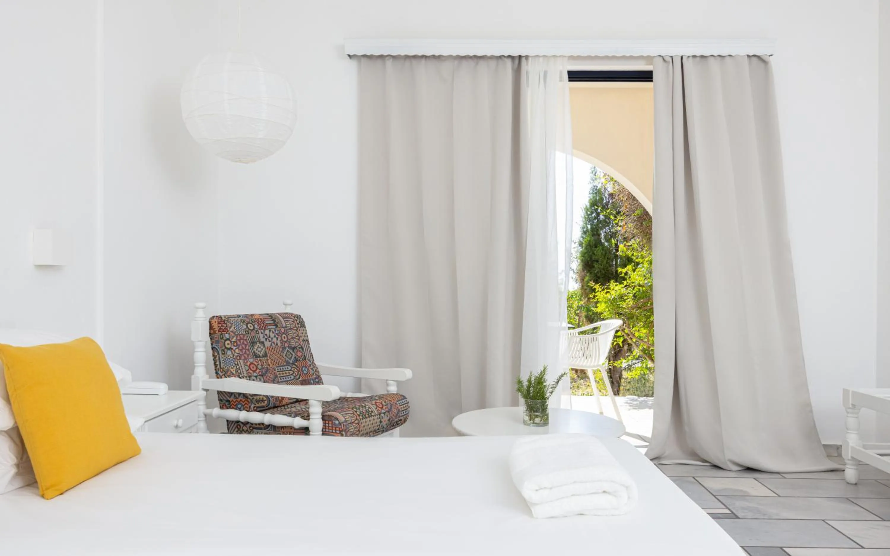 Bed in Sunrise Village Beach Hotel