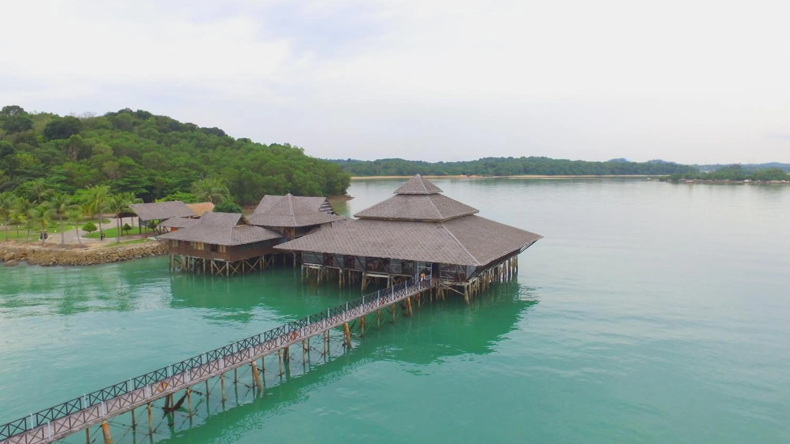 Restaurant/places to eat in Indra Maya Pool Villas