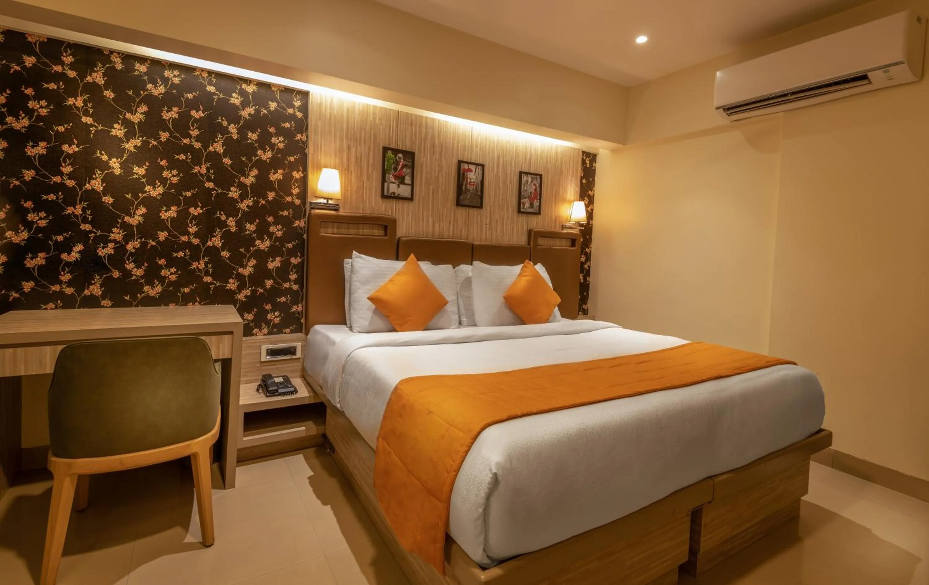 Bedroom, Bed in Hotel Oriental Aster - Mumbai International Airport