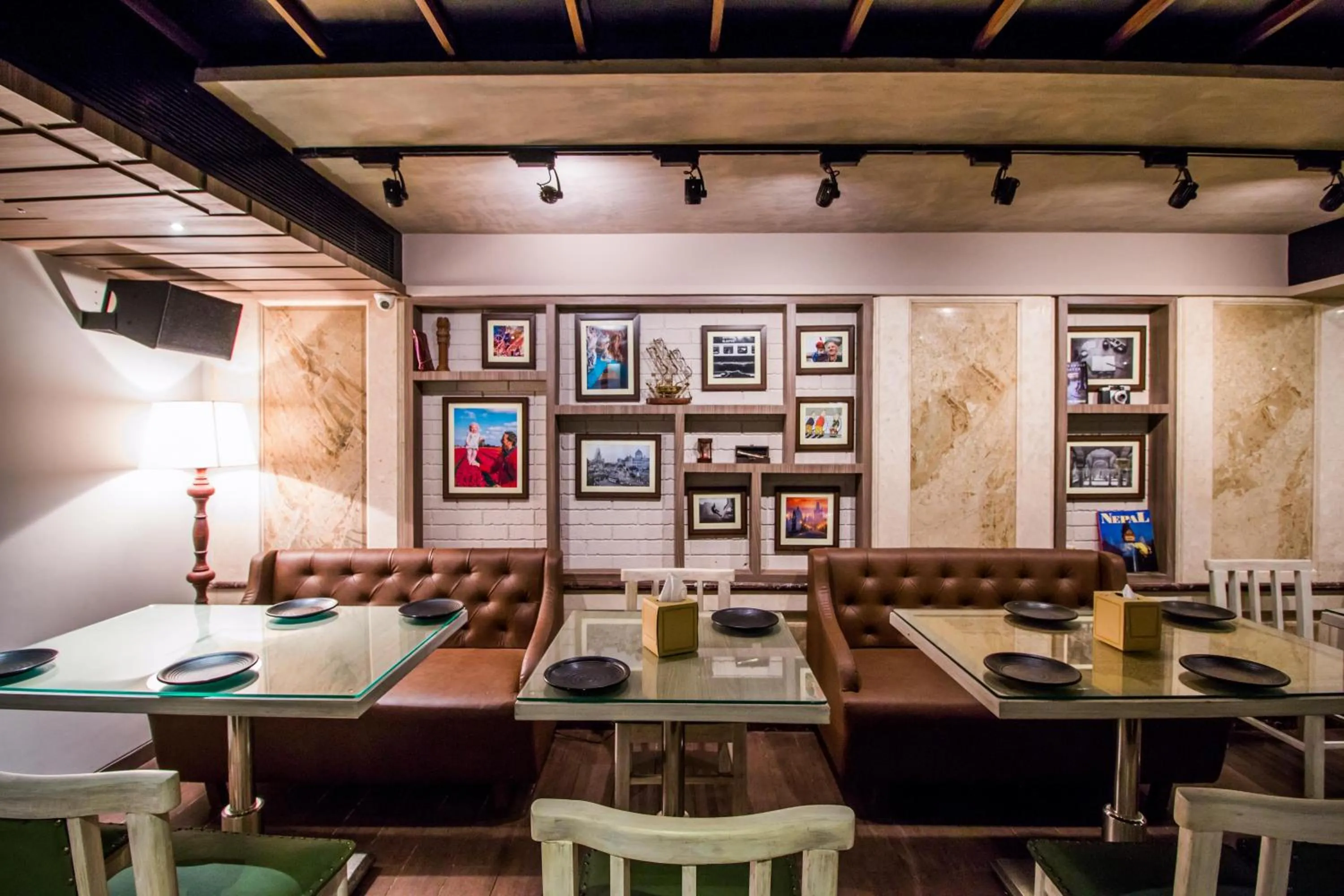 Restaurant/places to eat in Hotel Oriental Aster - Mumbai International Airport