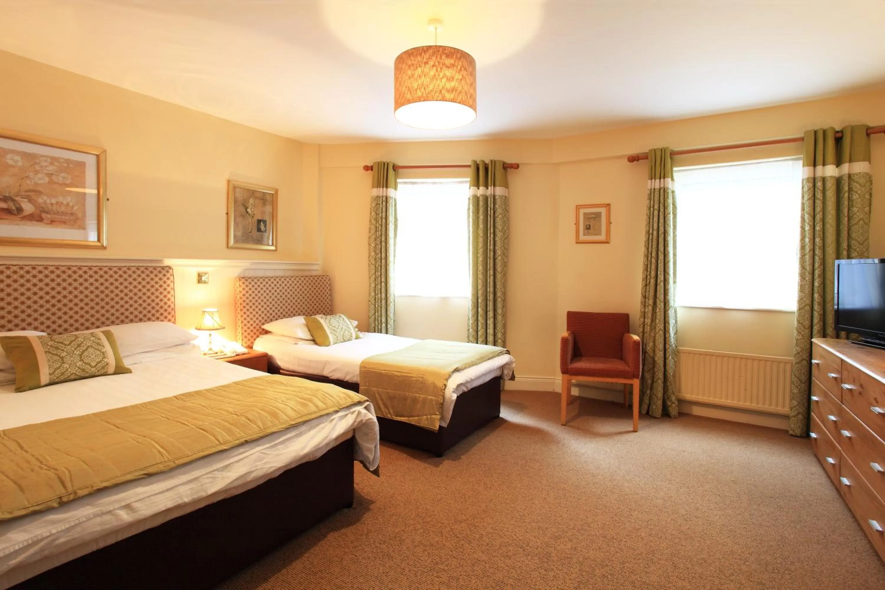 Bedroom, Bed in O'Donnabhain's