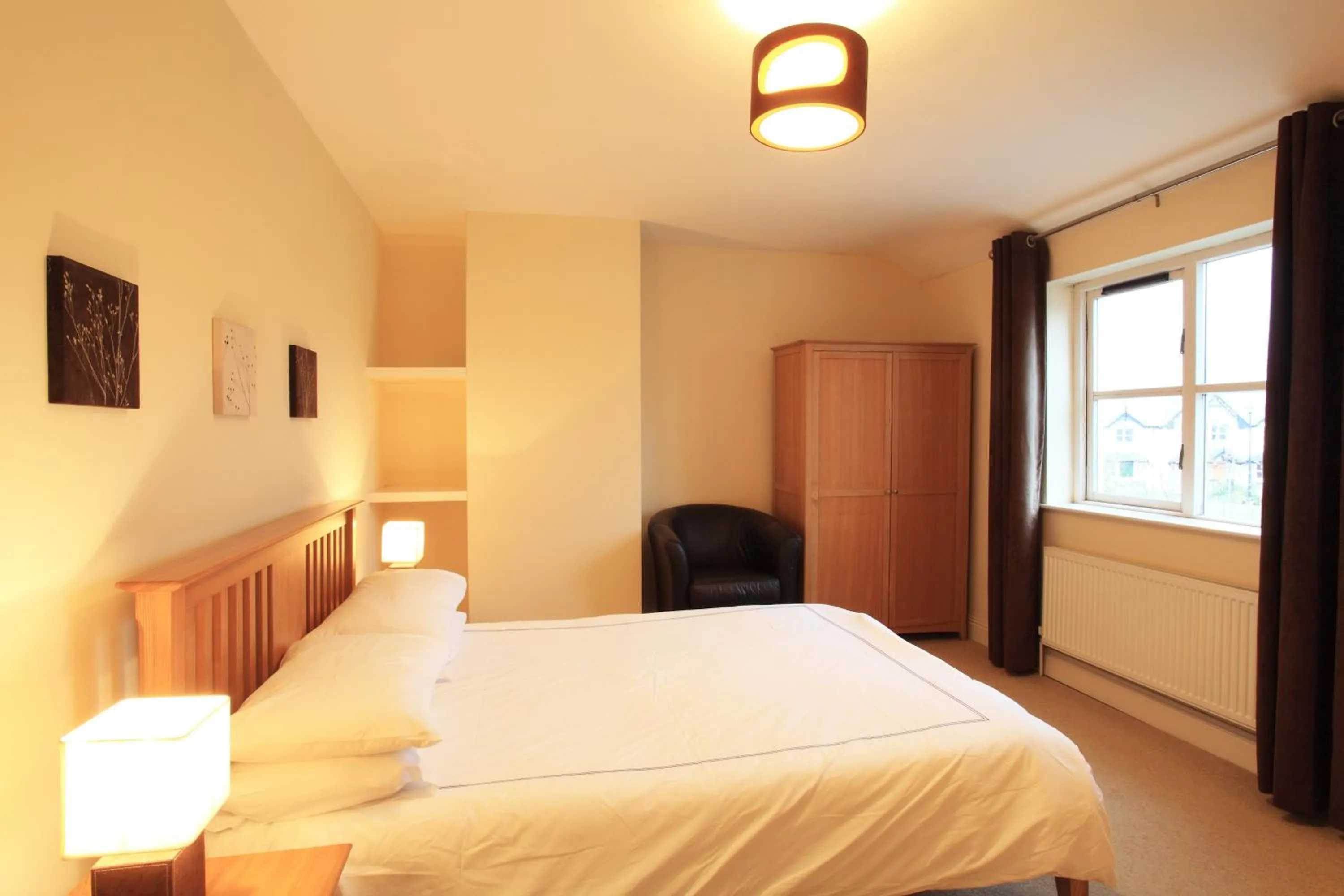 Bedroom, Bed in O'Donnabhain's