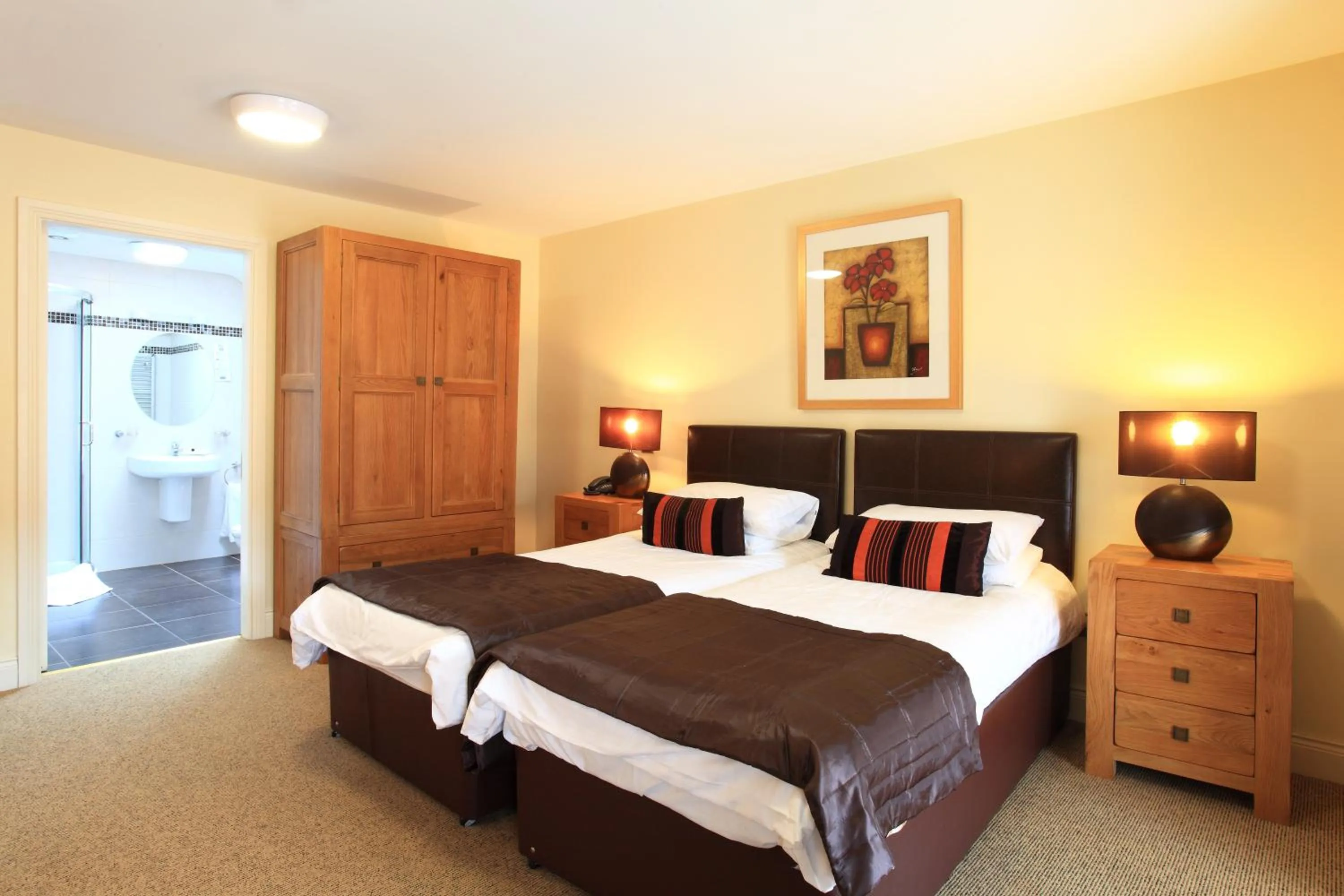 Bedroom, Bed in O'Donnabhain's