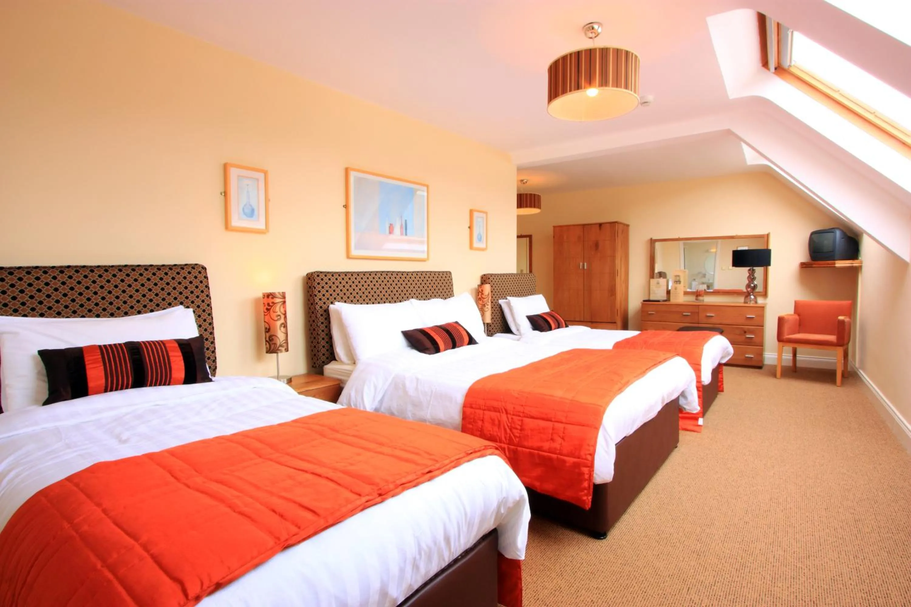 Bedroom, Bed in O'Donnabhain's