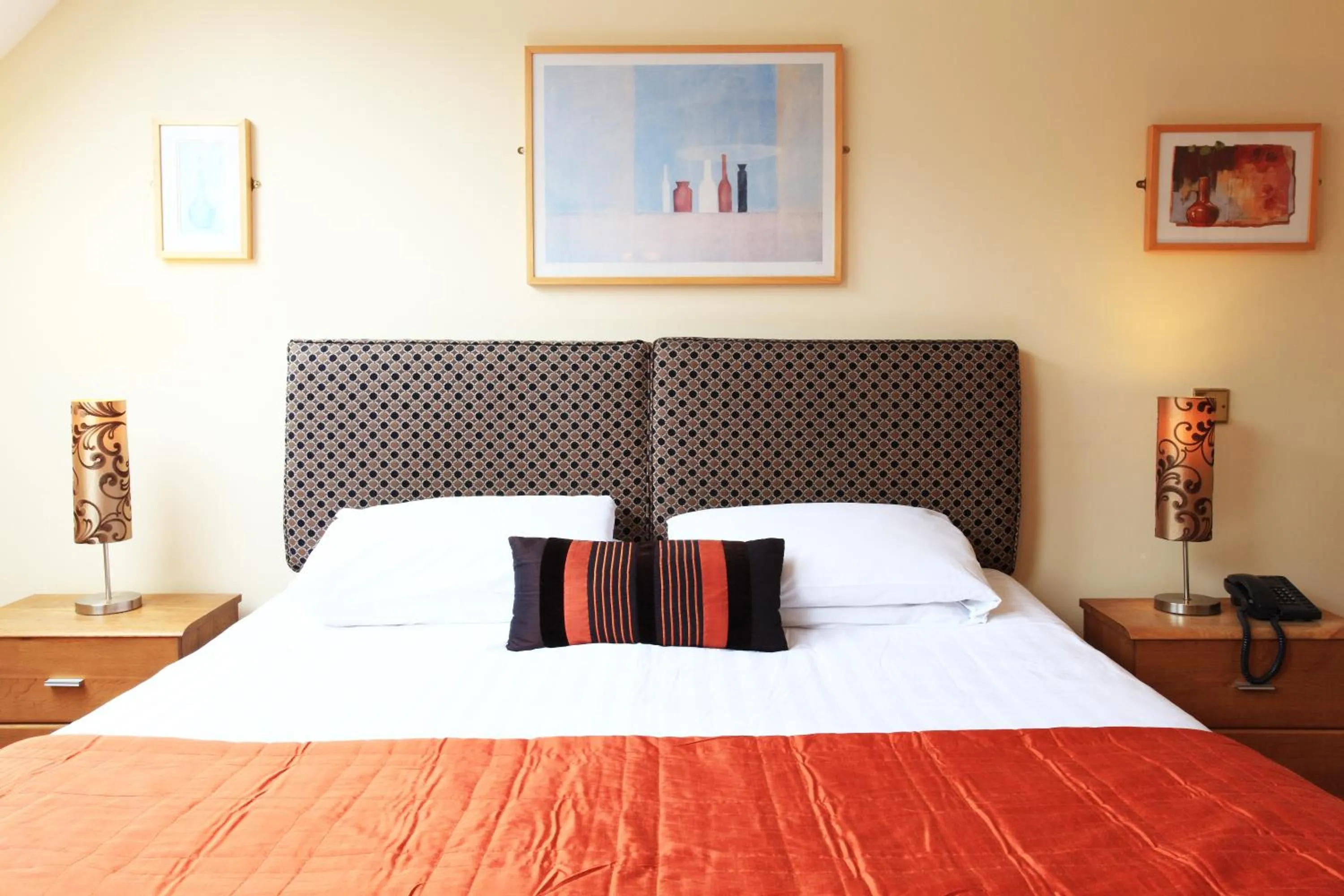 Bedroom, Bed in O'Donnabhain's