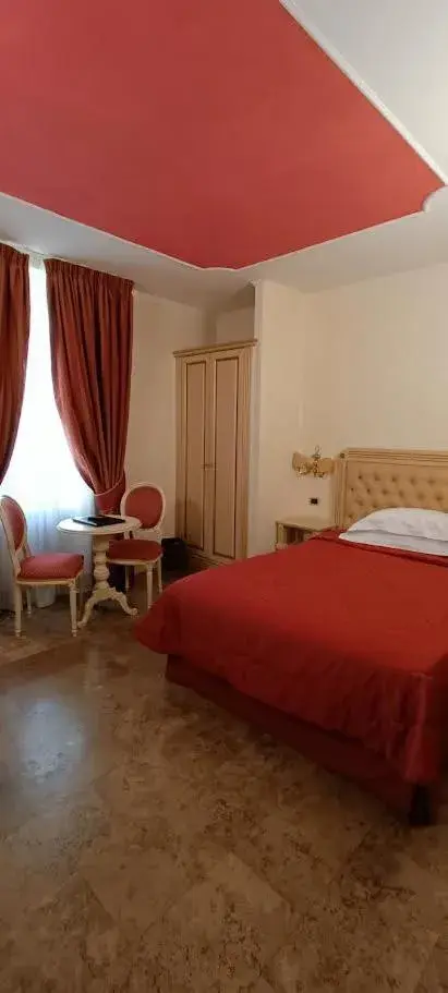 Small Double Room - single occupancy in Hotel Cavour Small Double Room - single occupancy in Hotel Cavour