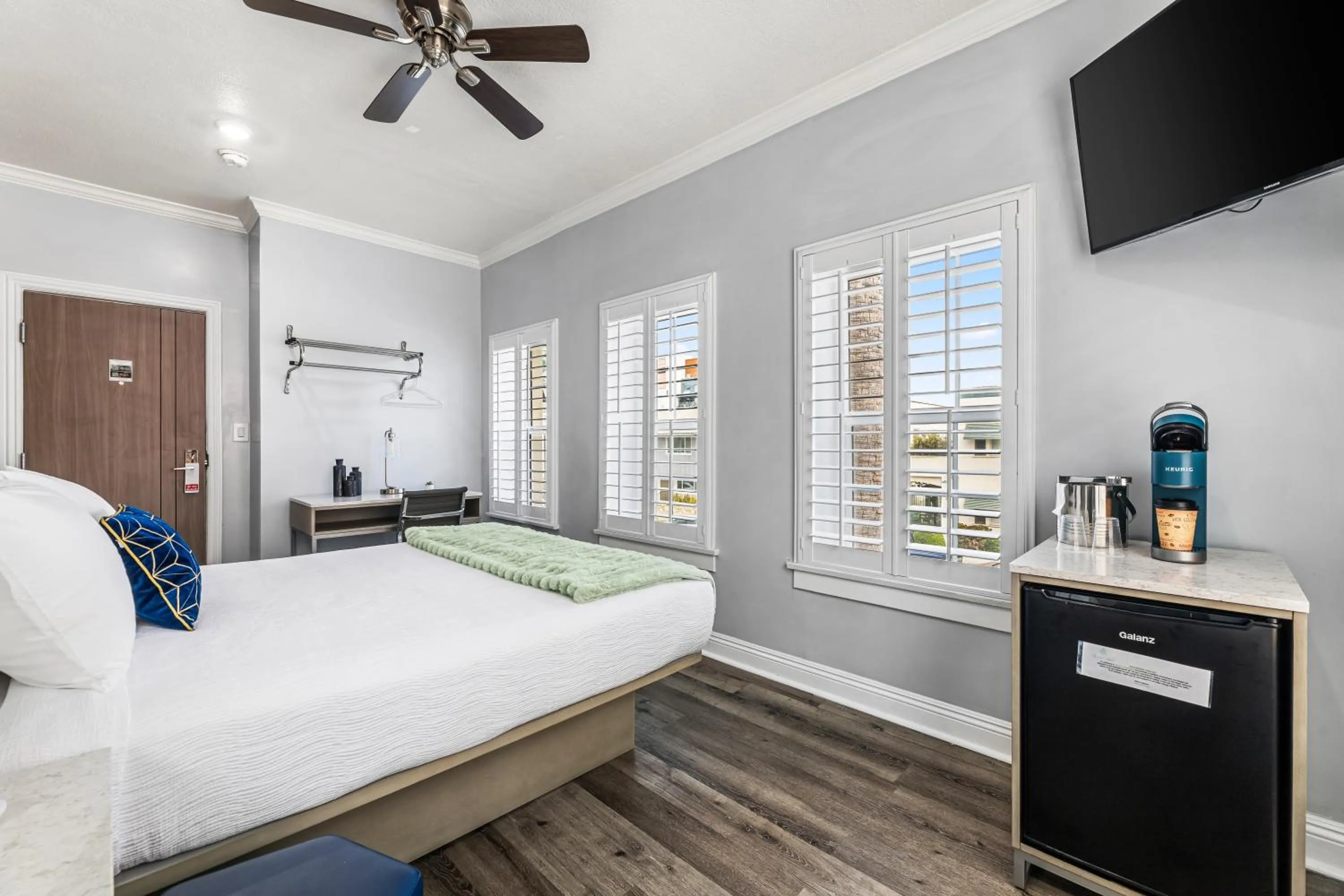 Photo of the whole room, Bed in Greenleaf Hotel Long Beach Convention Center