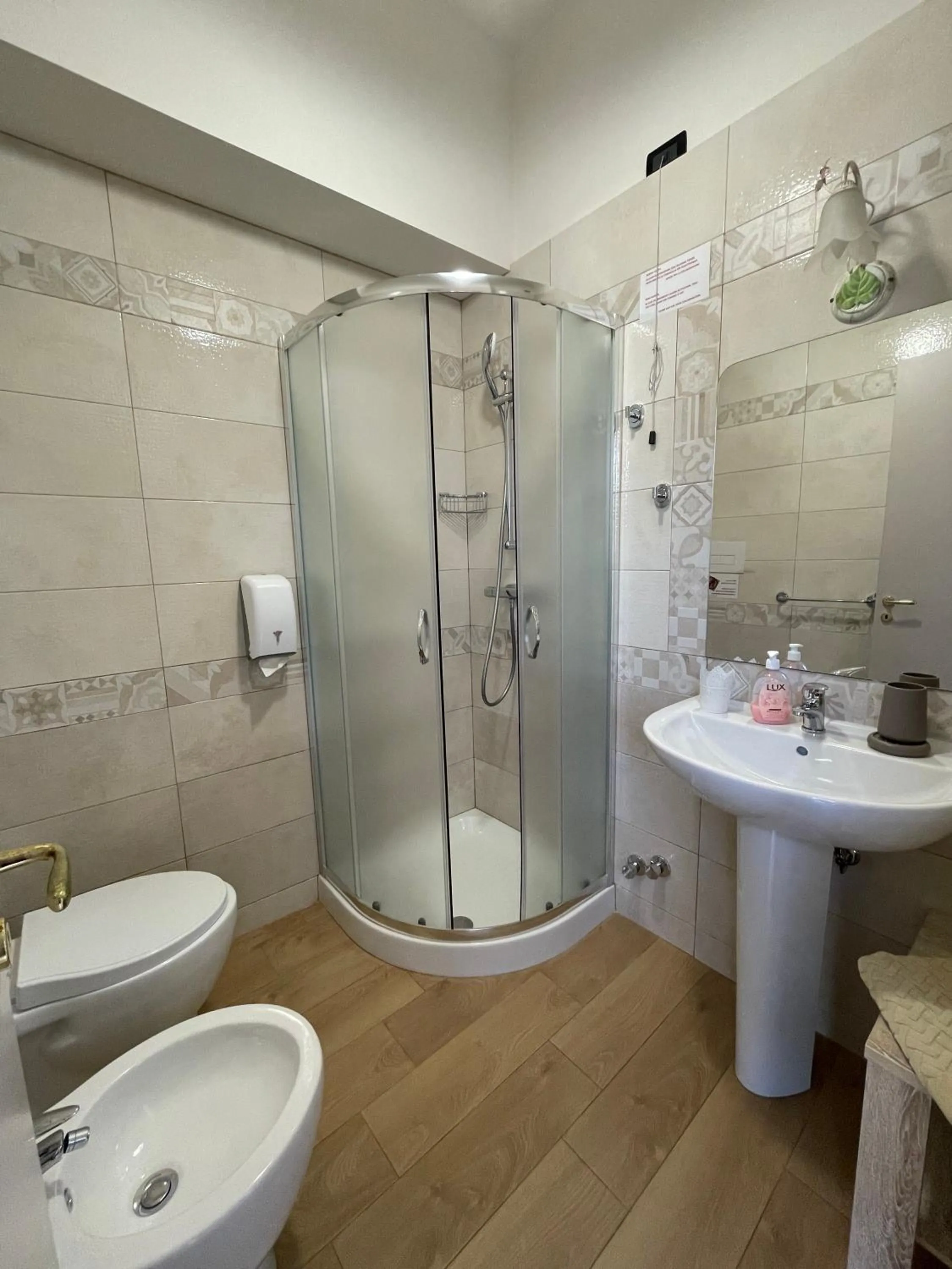 Shower in B&B Vistamare