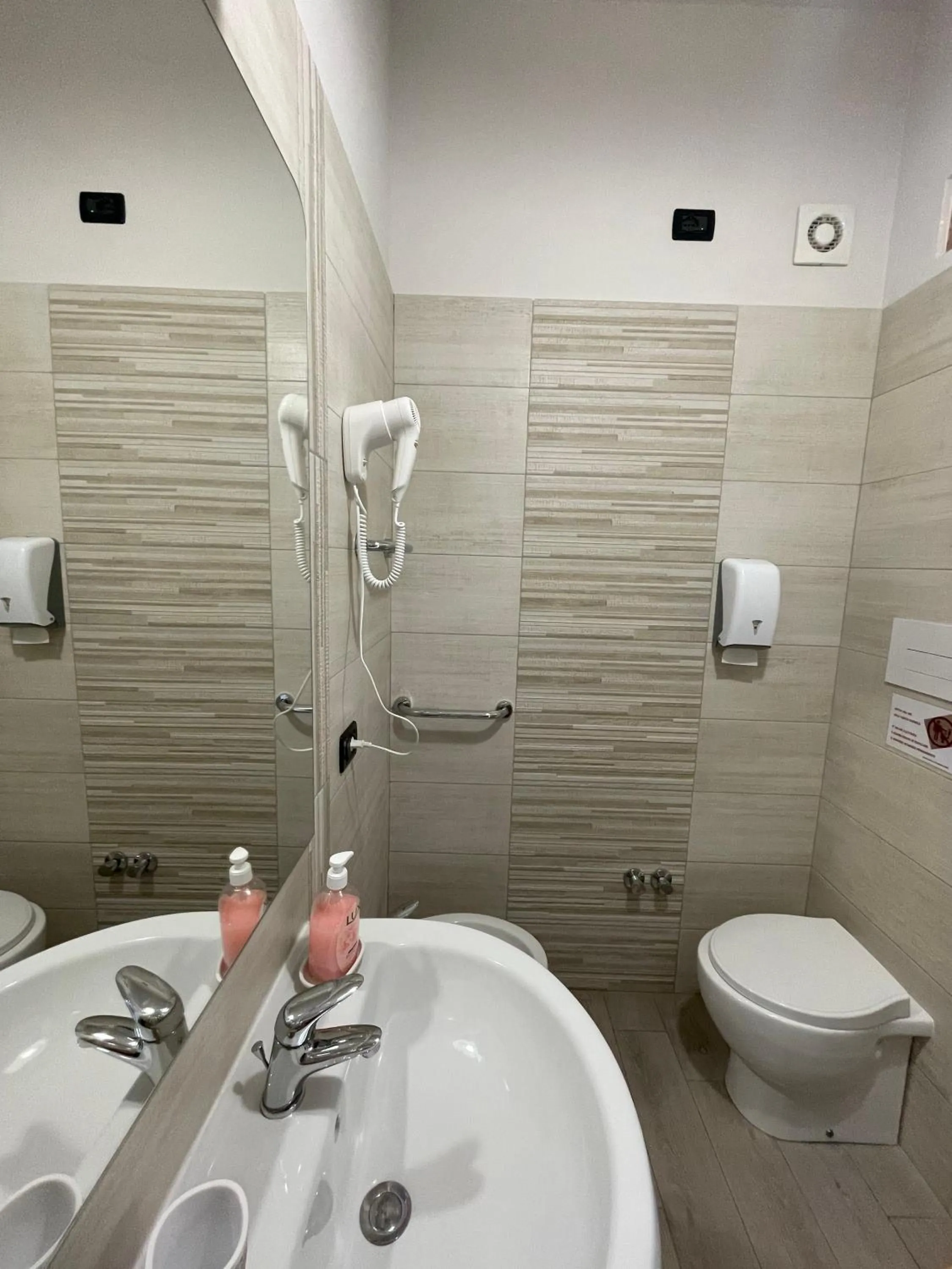 Shower in B&B Vistamare