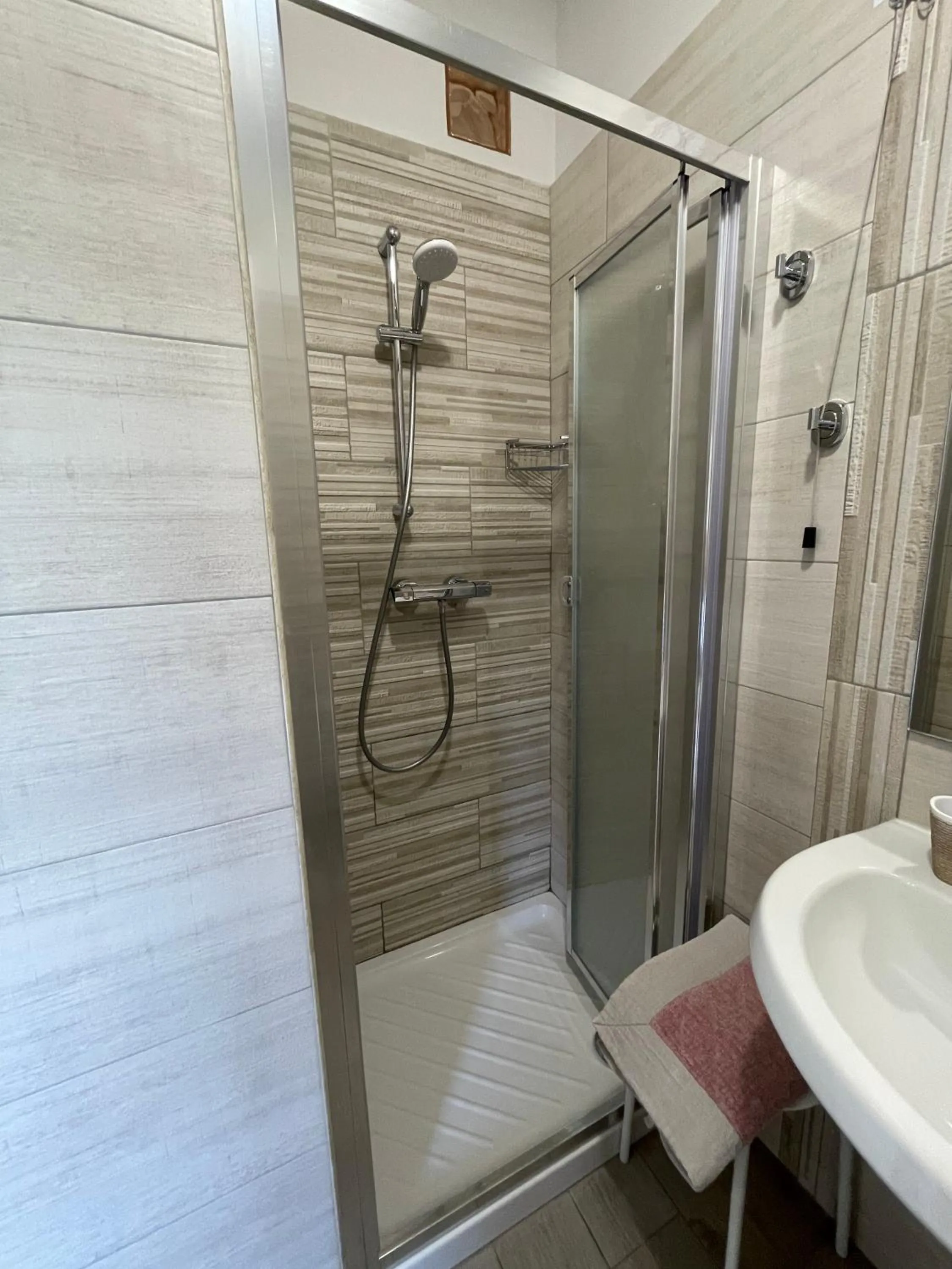 Shower in B&B Vistamare