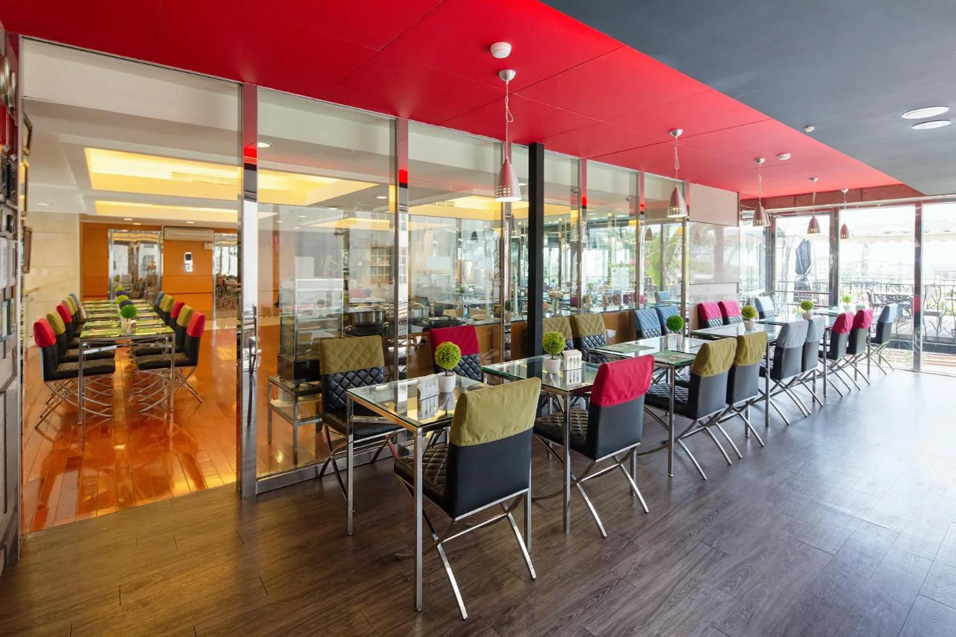 Restaurant/places to eat in Hotel Les Champs