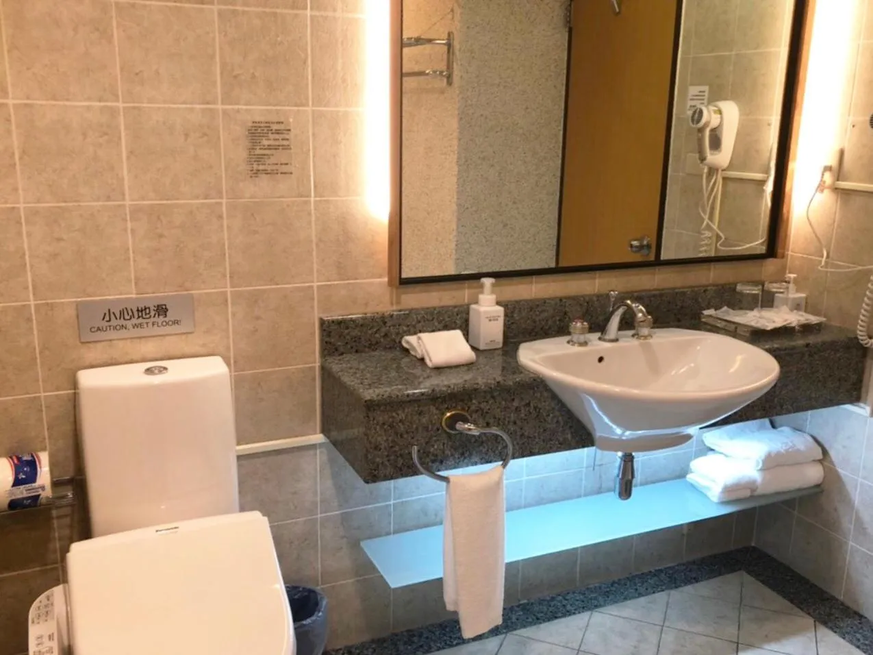 Toilet in Hotel Les Champs