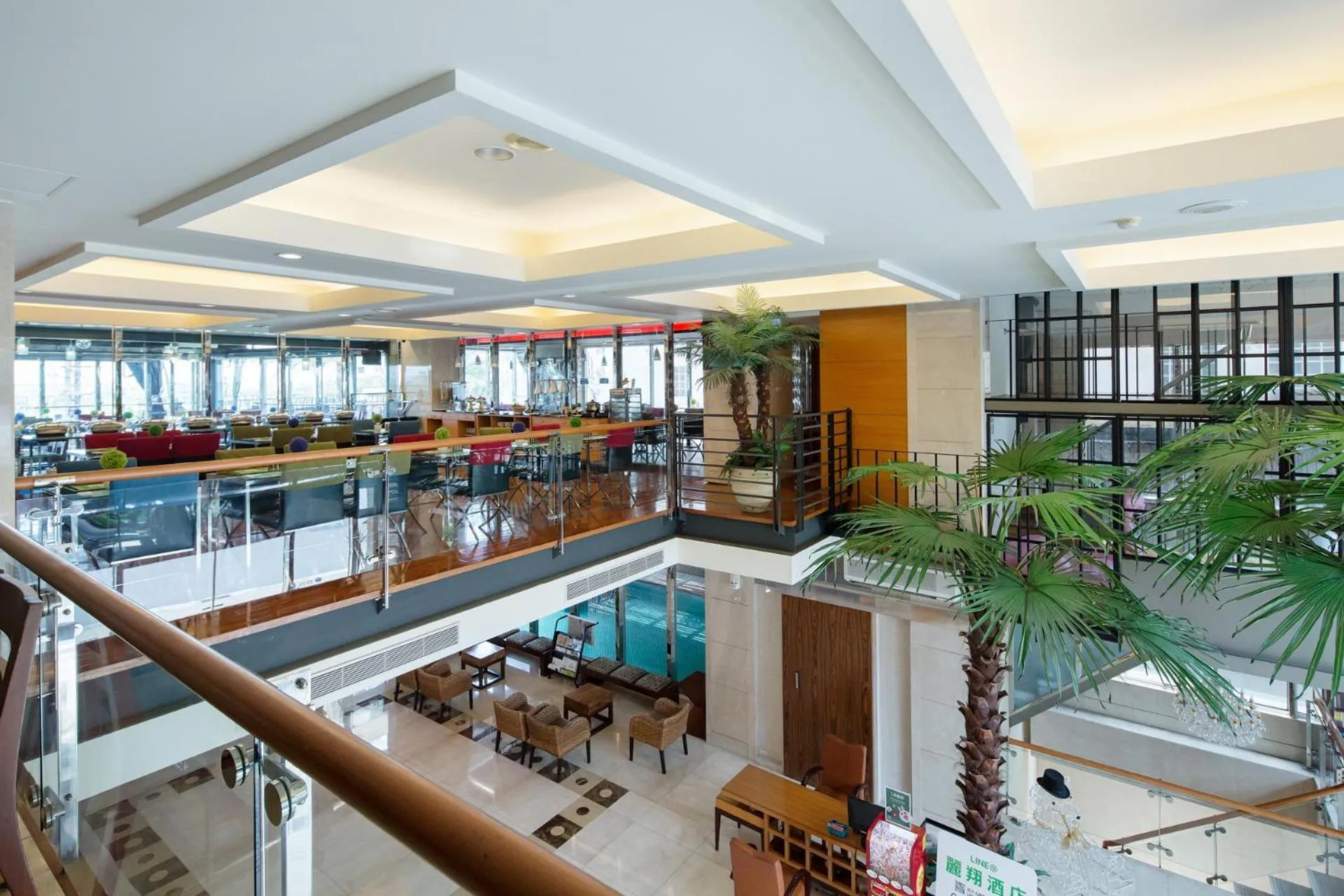 Restaurant/places to eat in Hotel Les Champs