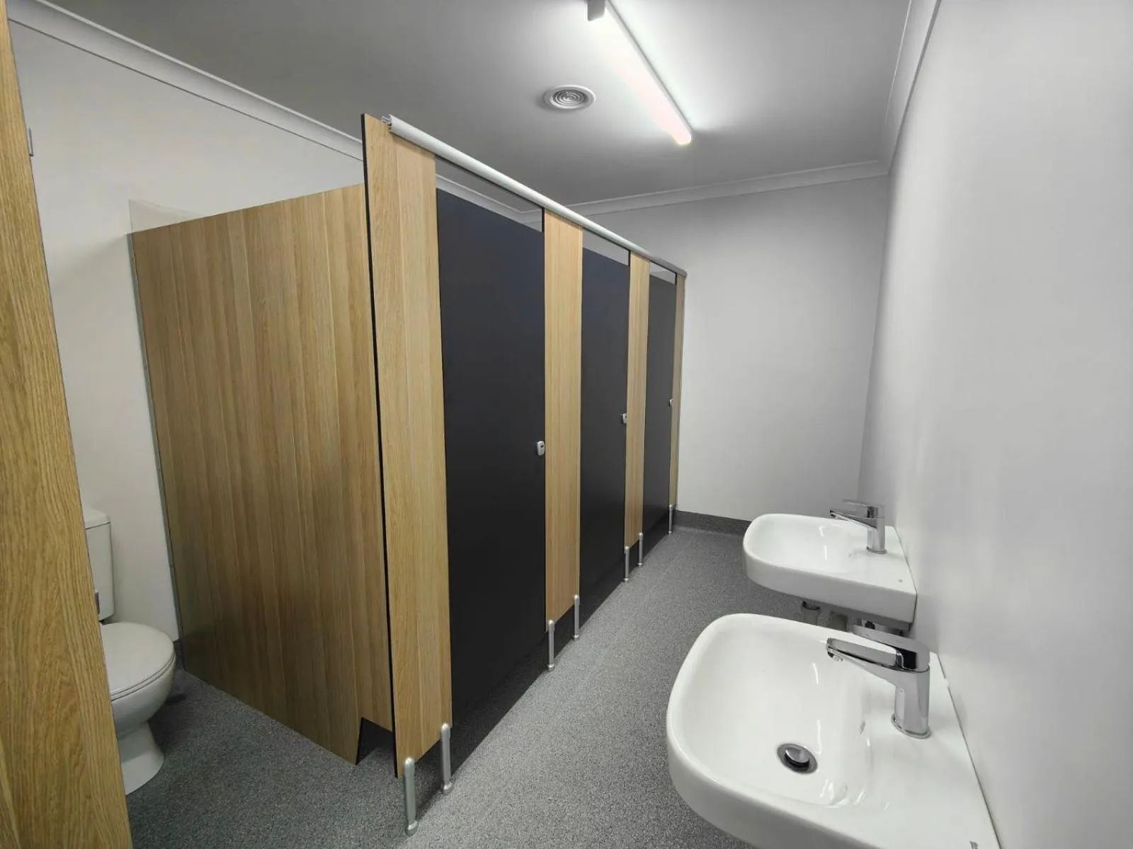 Toilet in The Club Hotel Collie