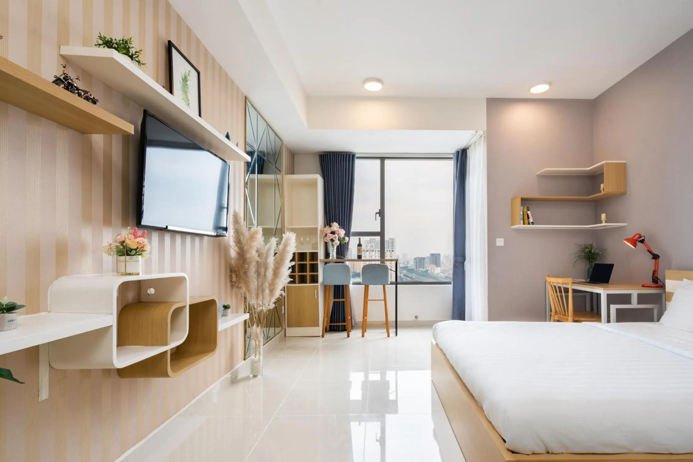 Bed in Infinity Pool Signature - Saigon Rivergate