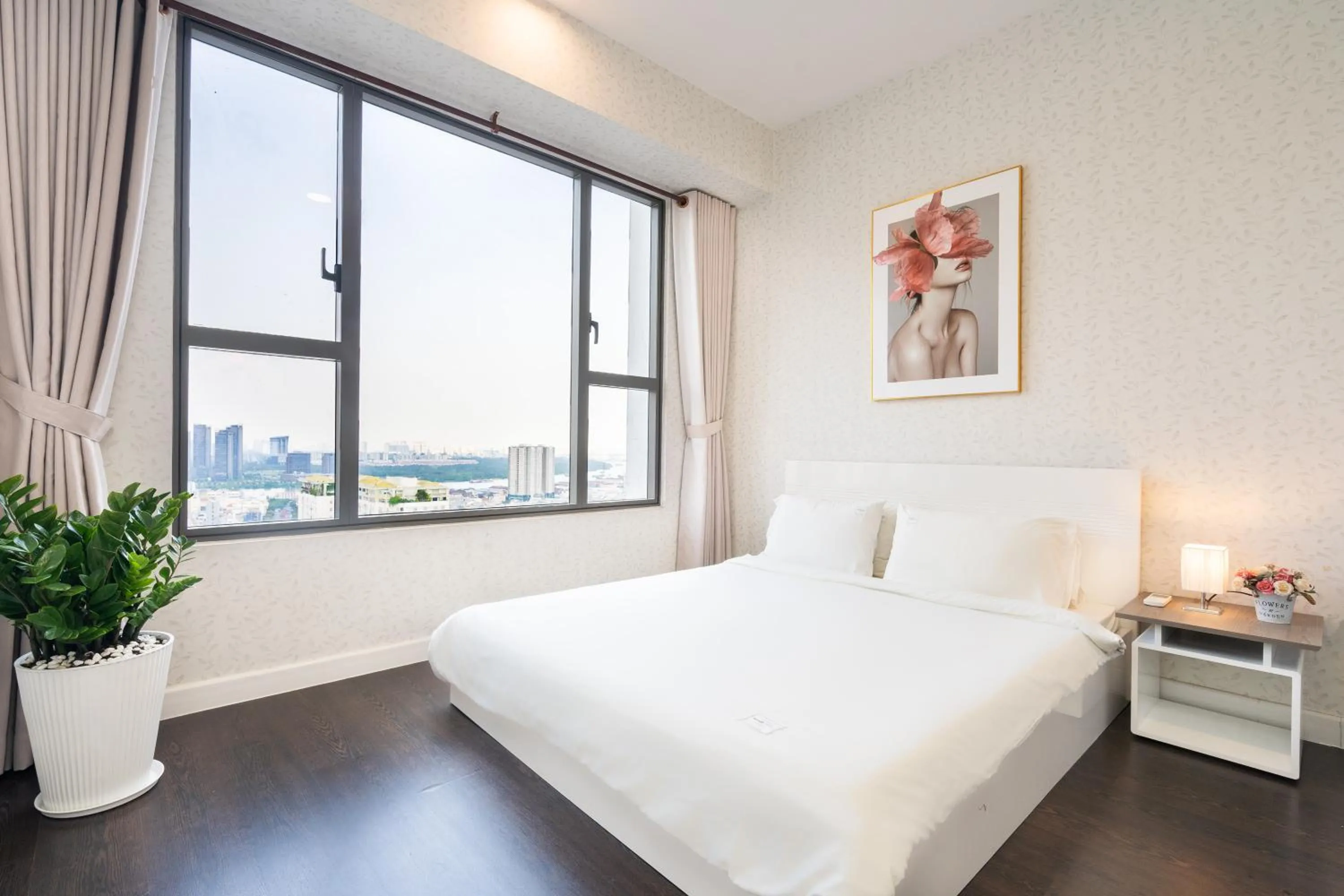 Bed in Infinity Pool Signature - Saigon Rivergate