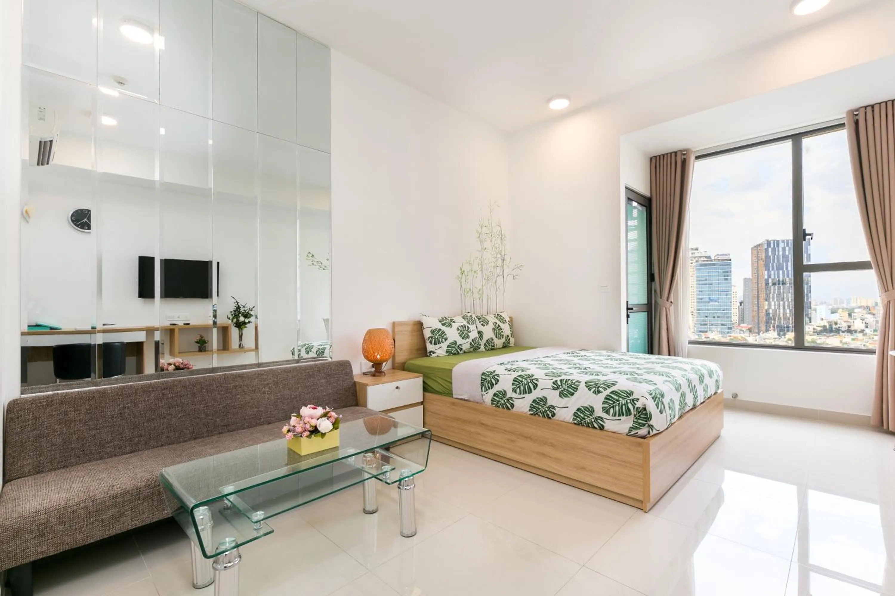 Bed in Infinity Pool Signature - Saigon Rivergate