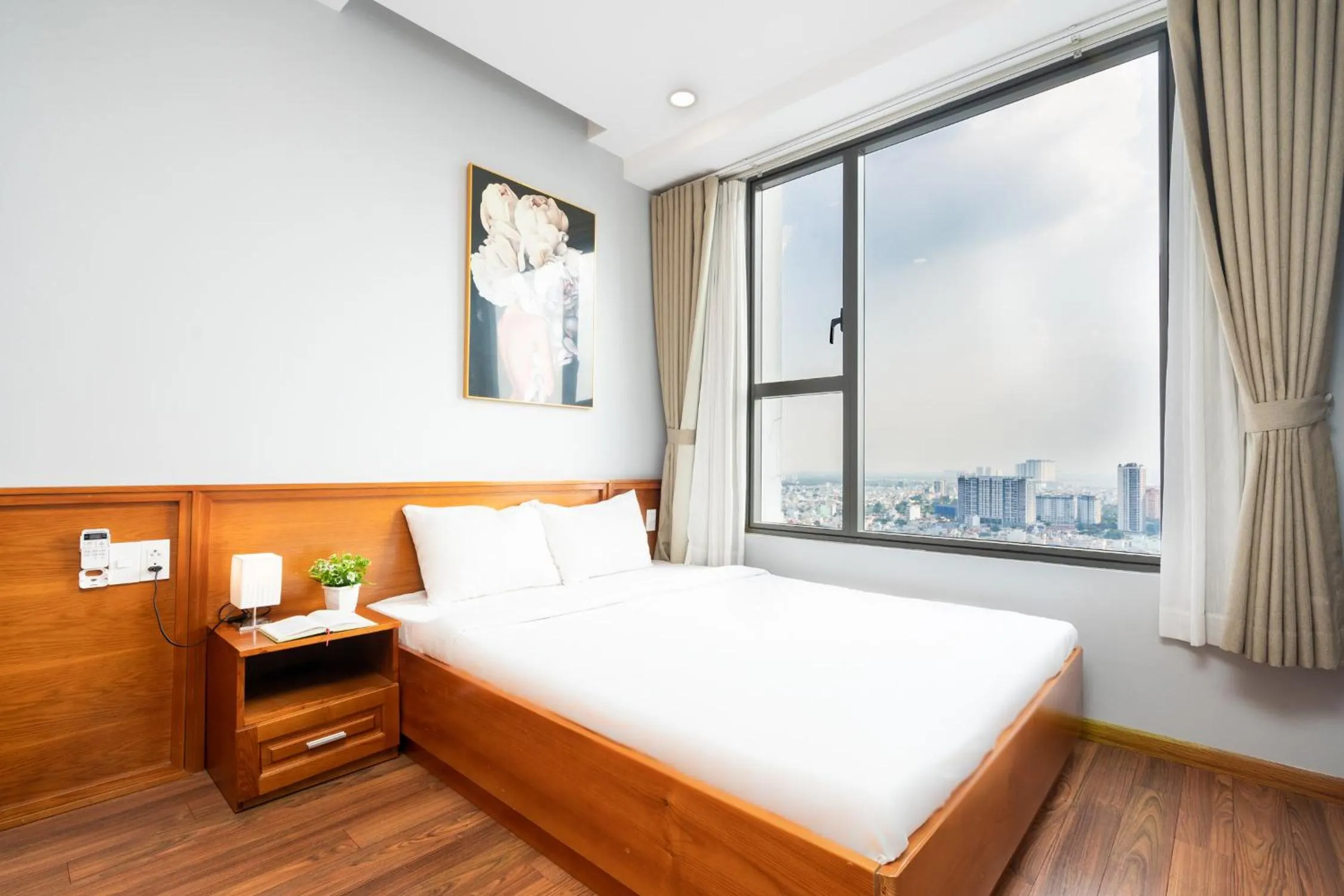 Bed in Infinity Pool Signature - Saigon Rivergate