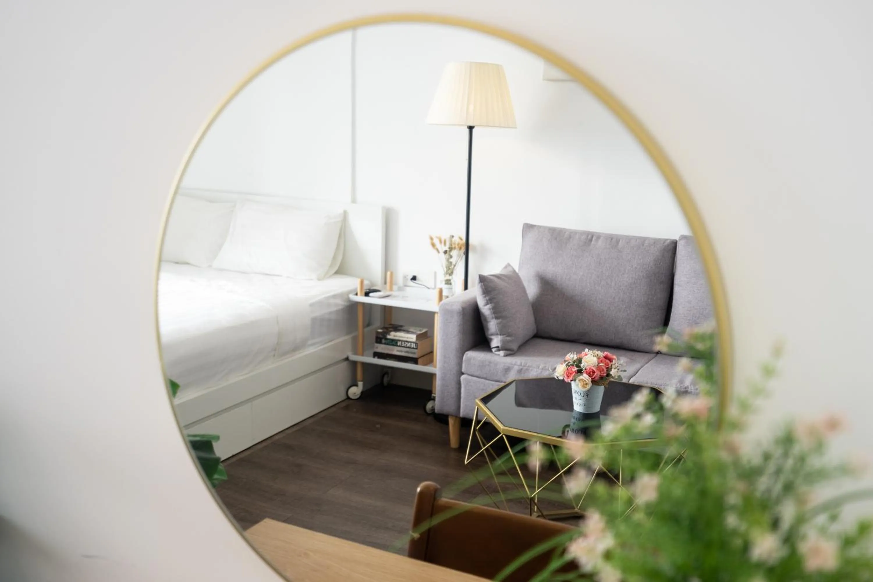 Bed in Infinity Pool Signature - Saigon Rivergate