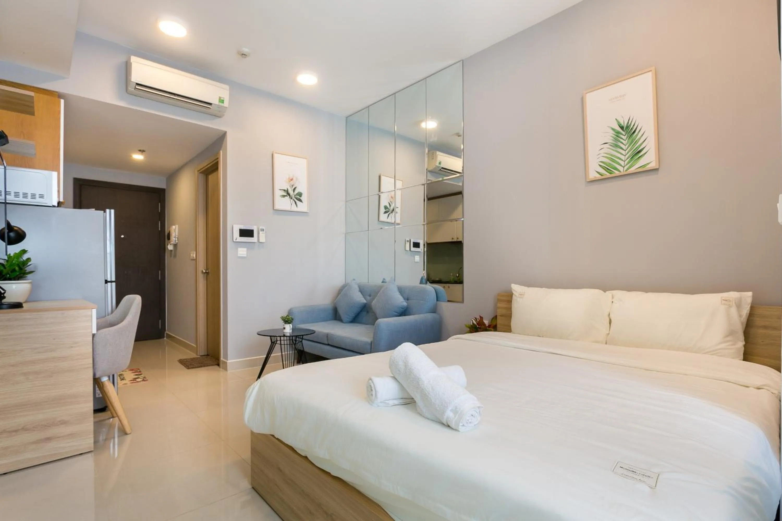 Bed in Infinity Pool Signature - Saigon Rivergate