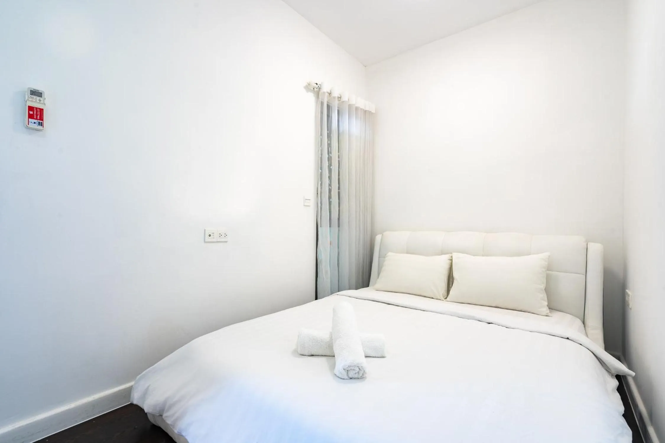 Bed in Infinity Pool Signature - Saigon Rivergate