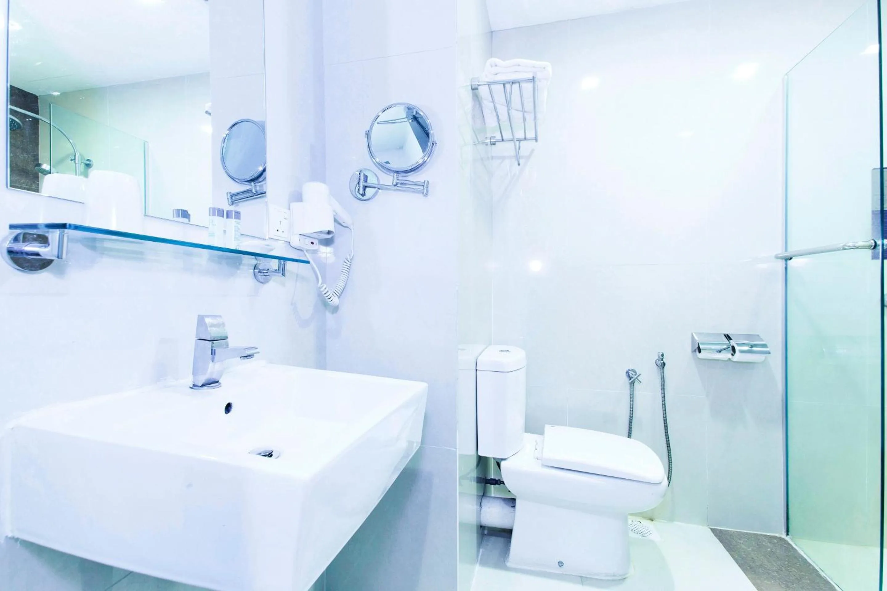 Bathroom in OYO 430 Oak Valley Boutique Hotel