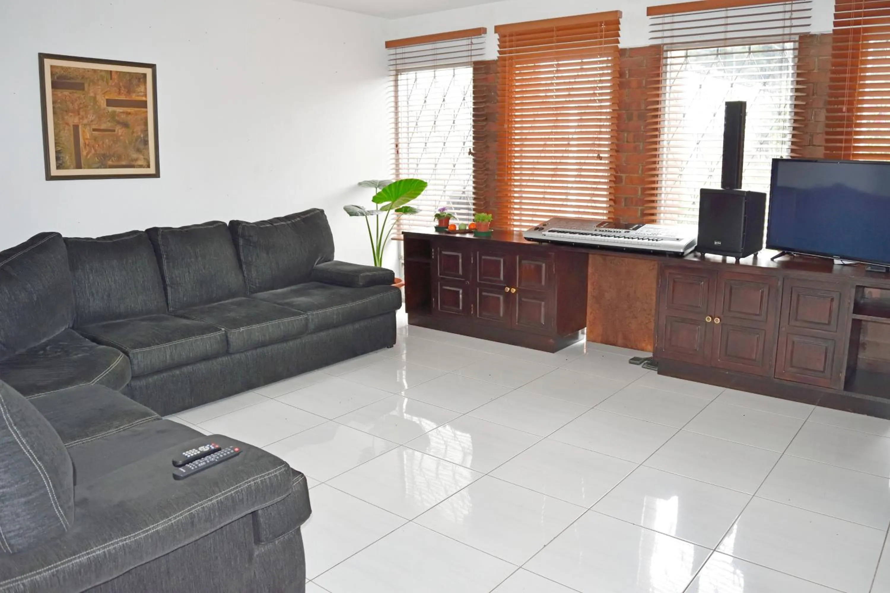 Communal lounge/ TV room in OH ESPAÑA!