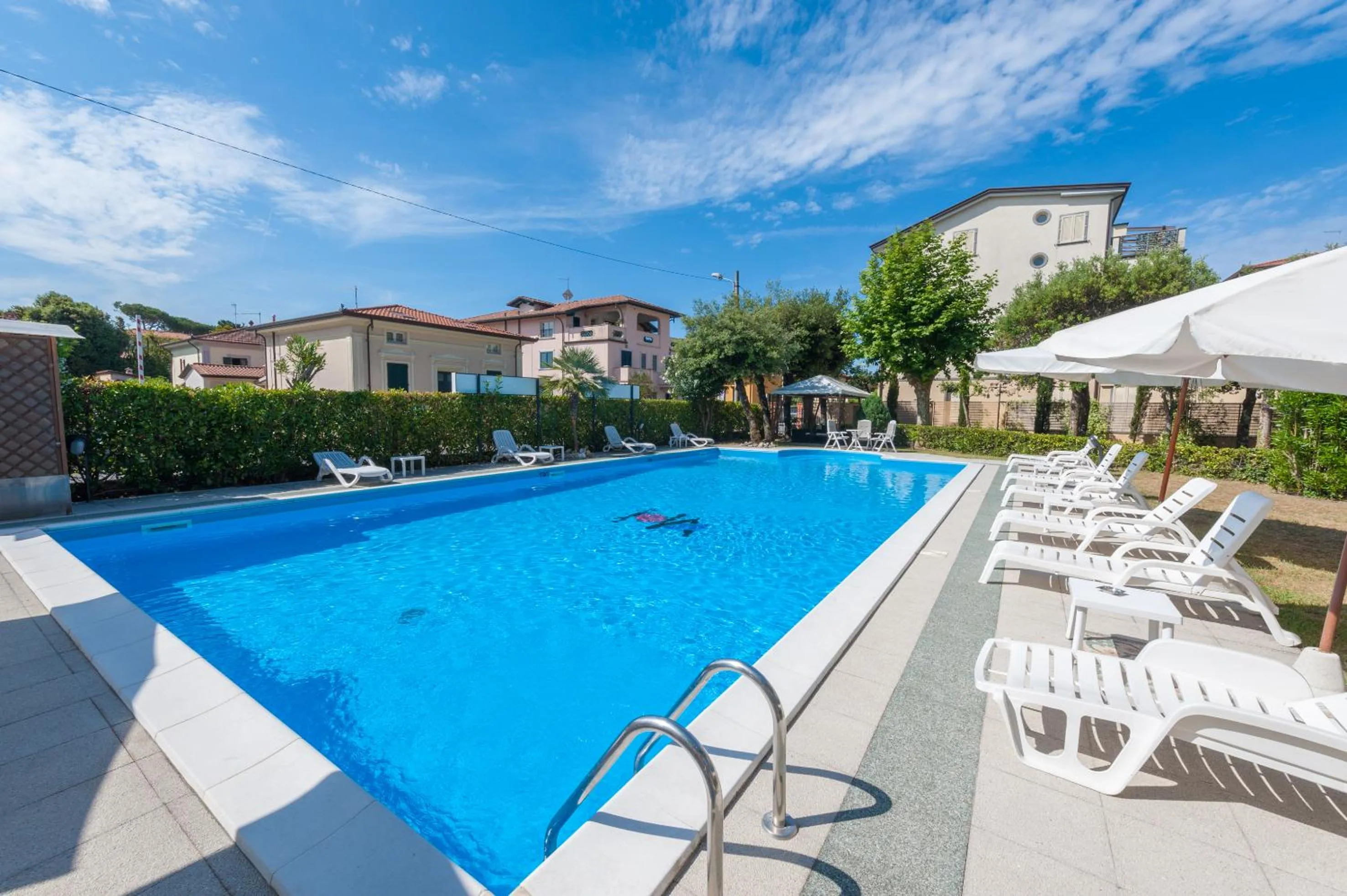 Swimming pool in Hotel Apuana
