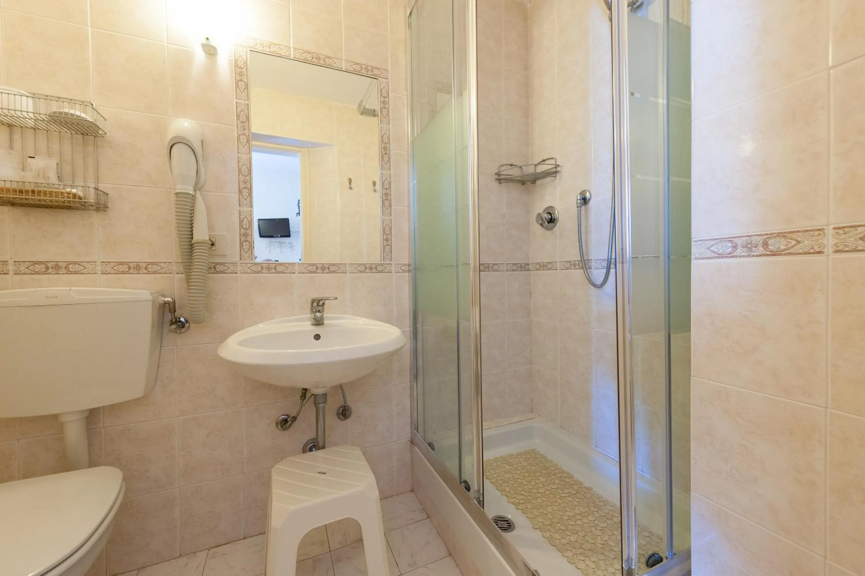 Shower in Hotel Apuana