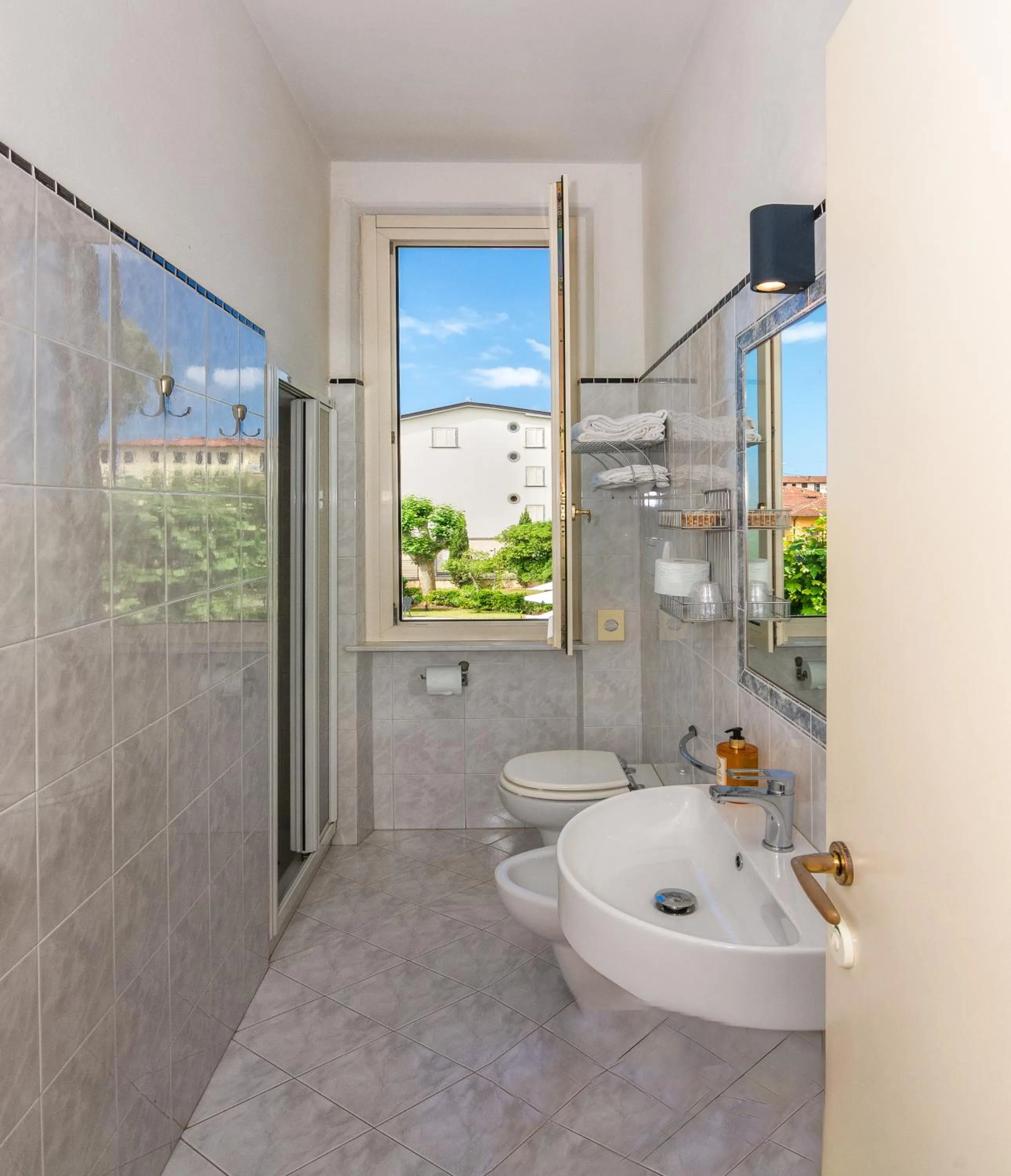 Bathroom in Hotel Apuana