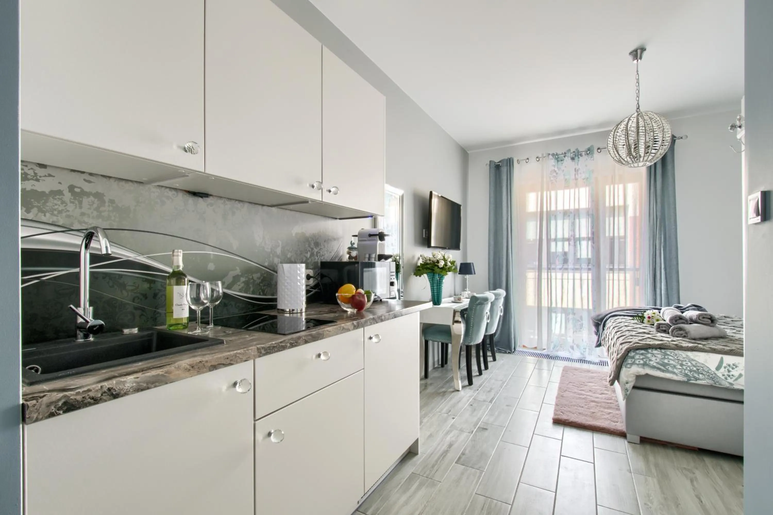 Coffee/tea facilities in Aparthotel Pawia Deluxe- 10 min to center