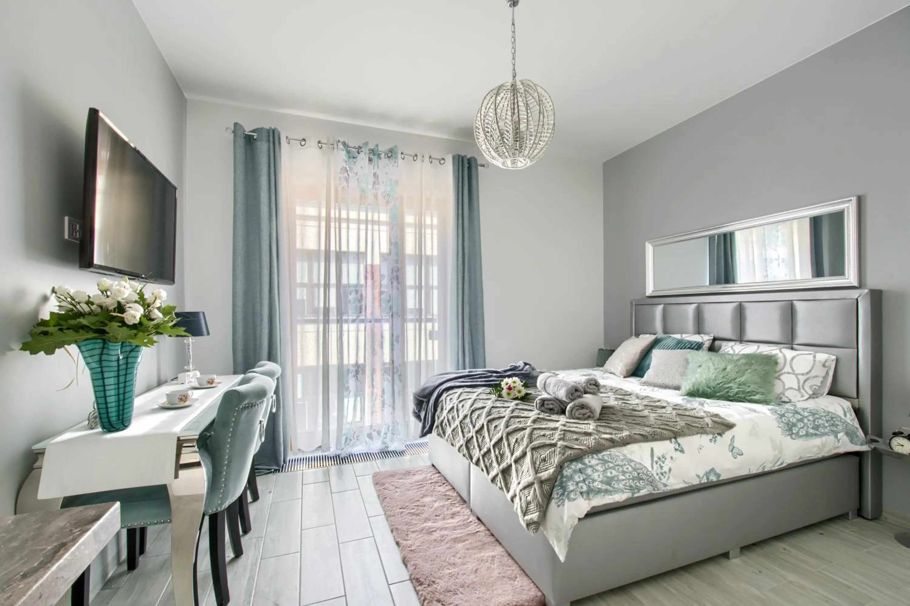 TV and multimedia, Bed in Aparthotel Pawia Deluxe- 10 min to center