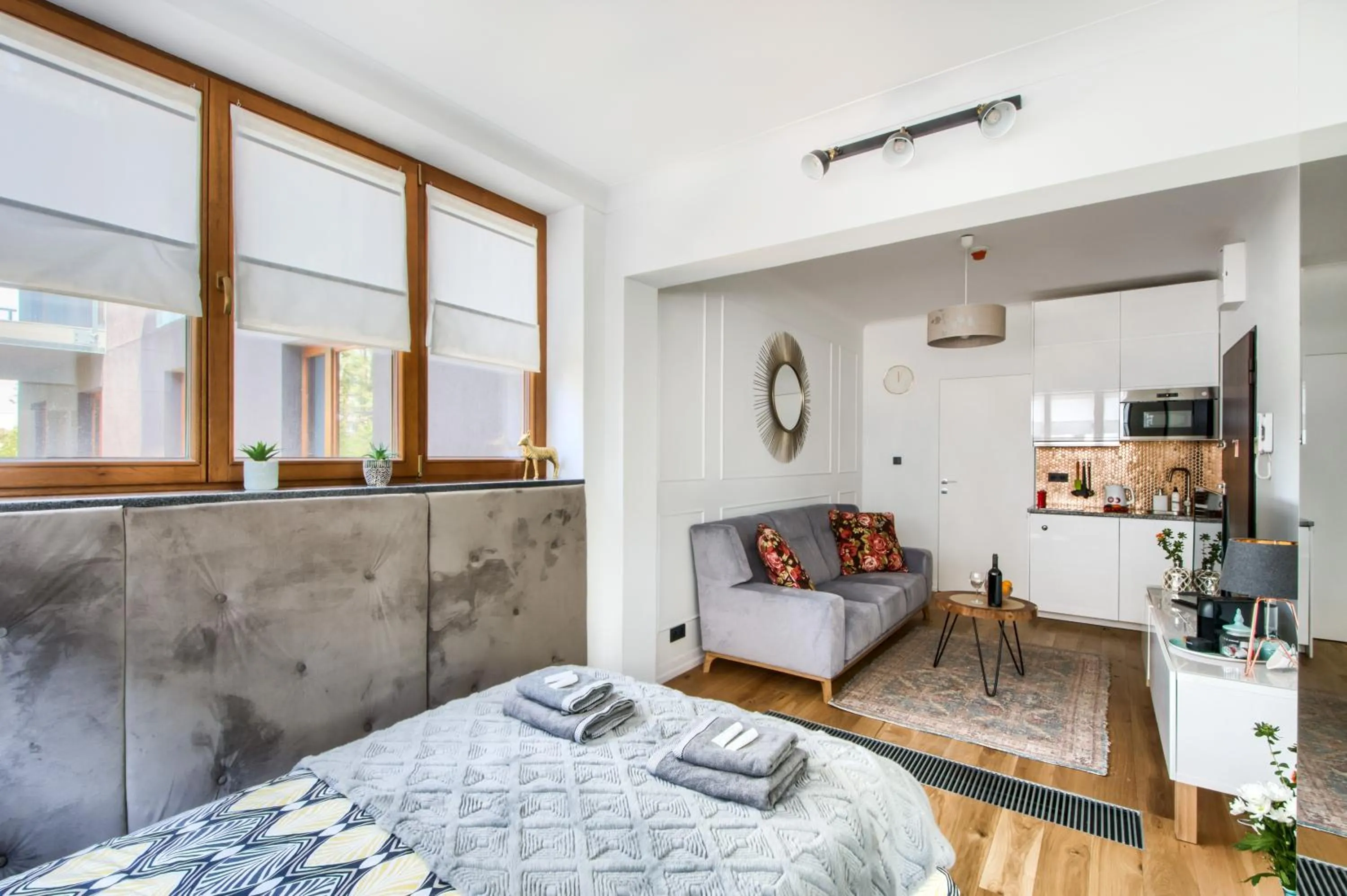 Dining area, Bed in Aparthotel Pawia Deluxe- 10 min to center