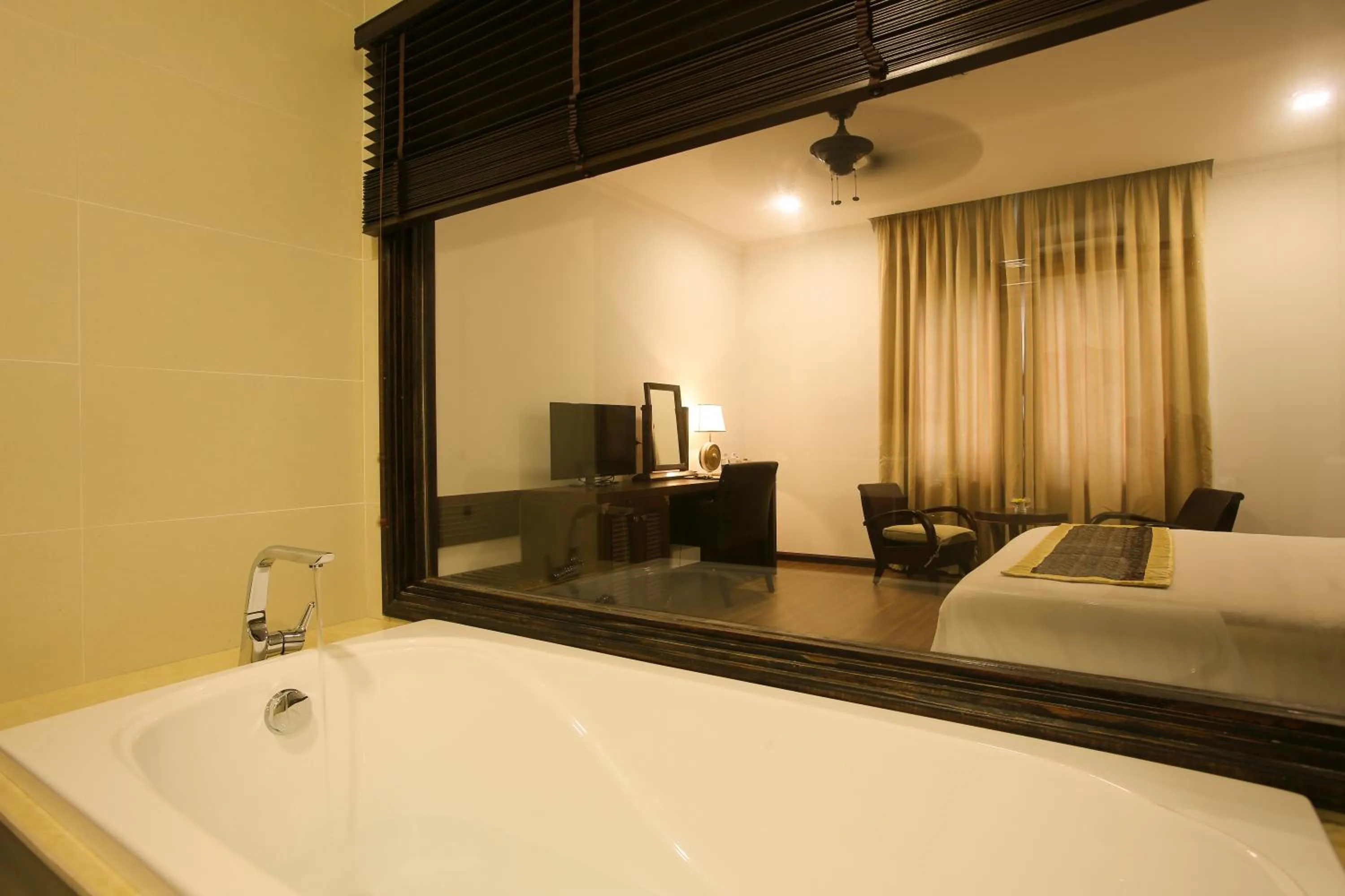 Bathroom, Bed in Chu Hotel