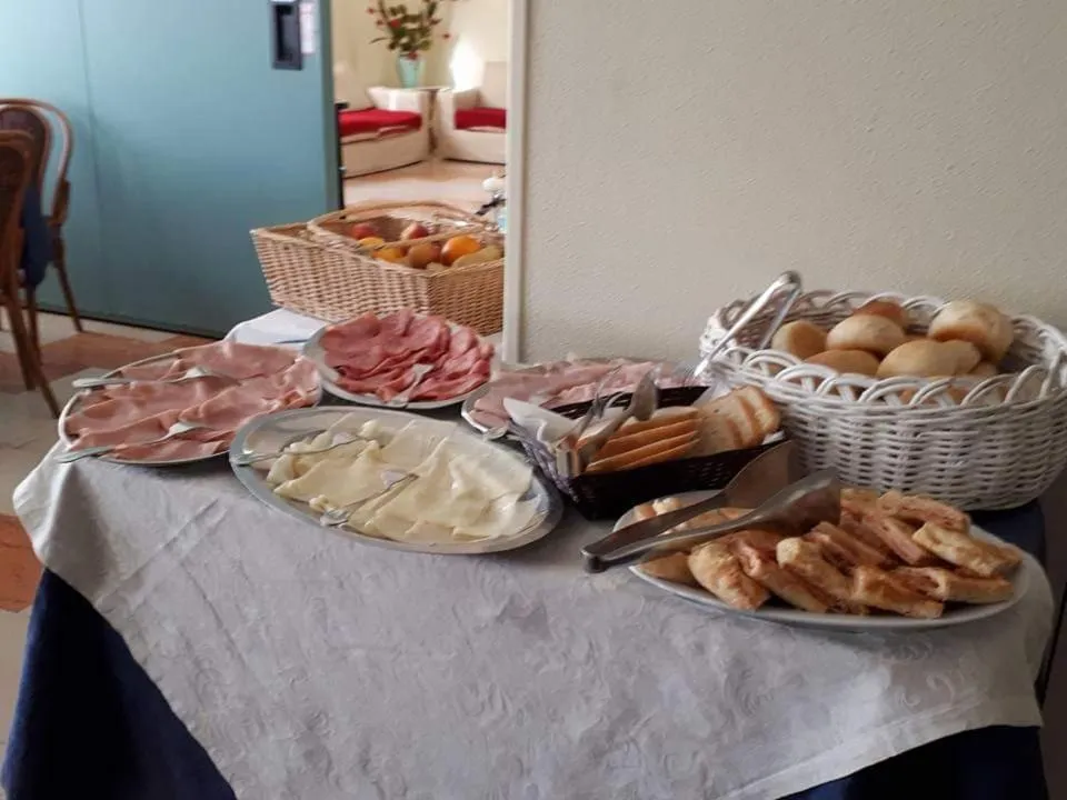 Food and drinks in Hotel Laurin