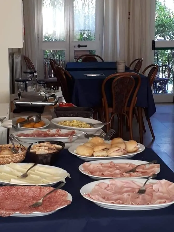 Food in Hotel Laurin