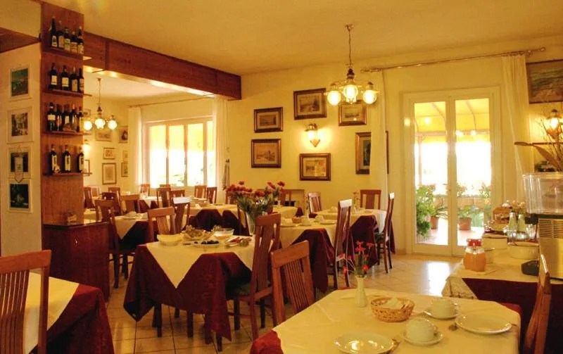 Restaurant/places to eat in Hotel Alk