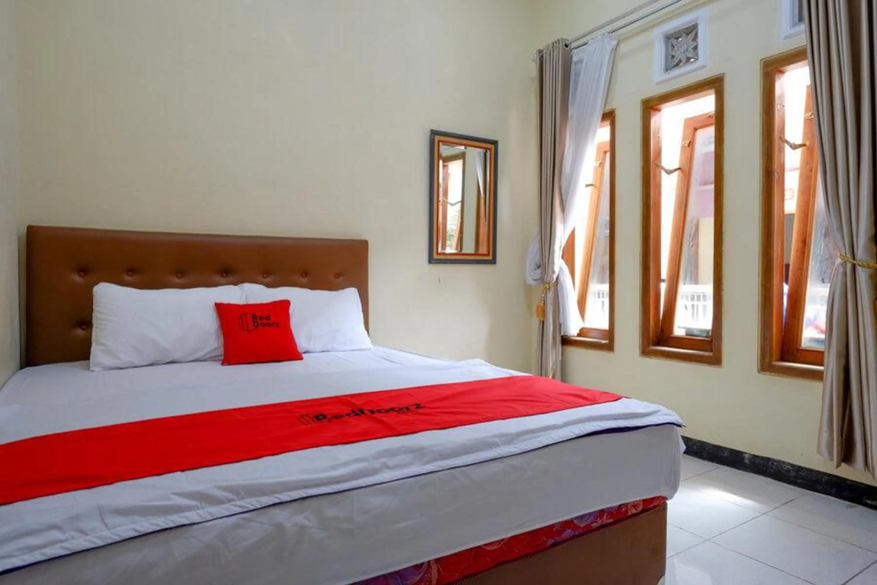 Bedroom, Bed in RedDoorz near Desa Wisata Tambi Dieng
