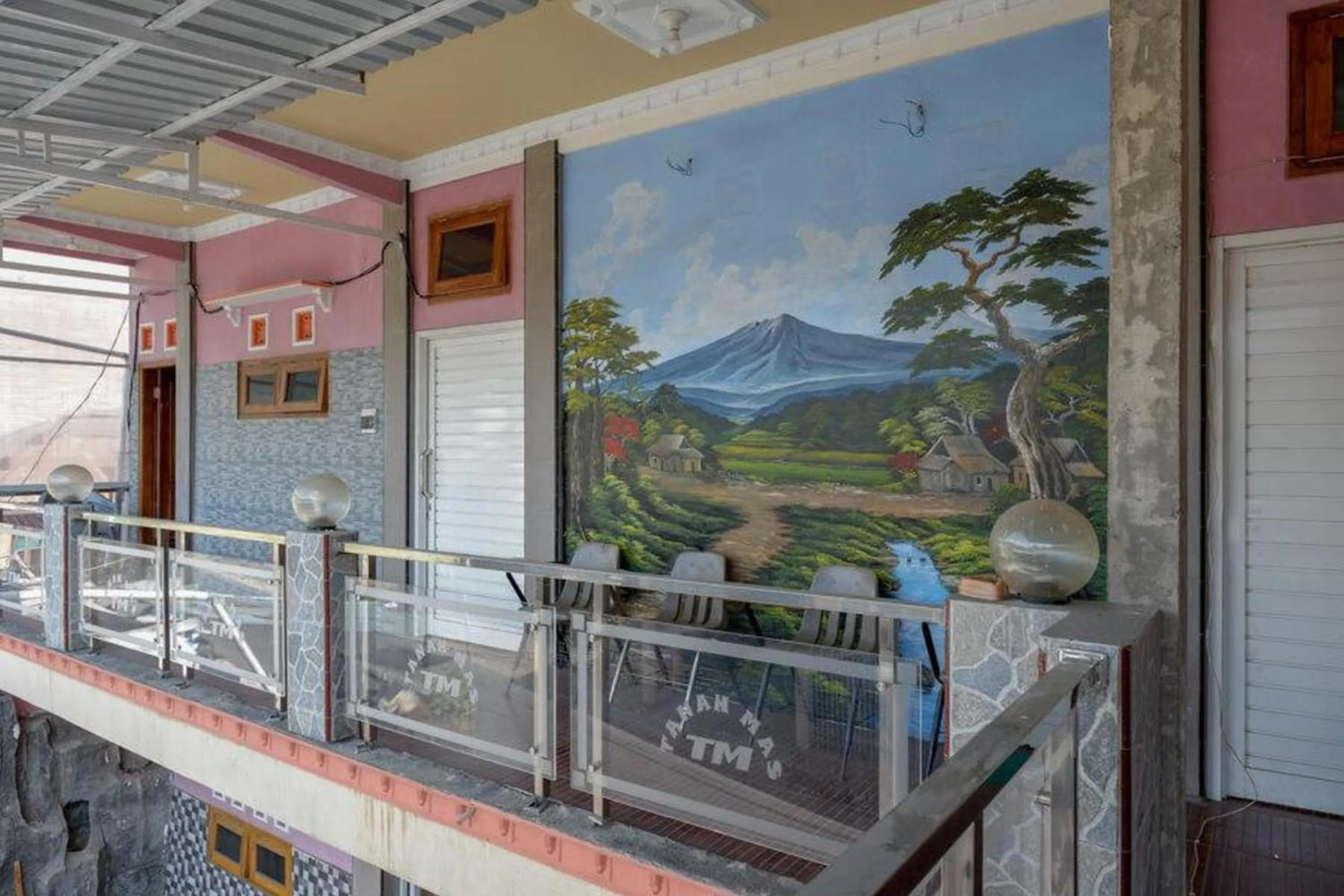 Balcony/Terrace in RedDoorz near Desa Wisata Tambi Dieng