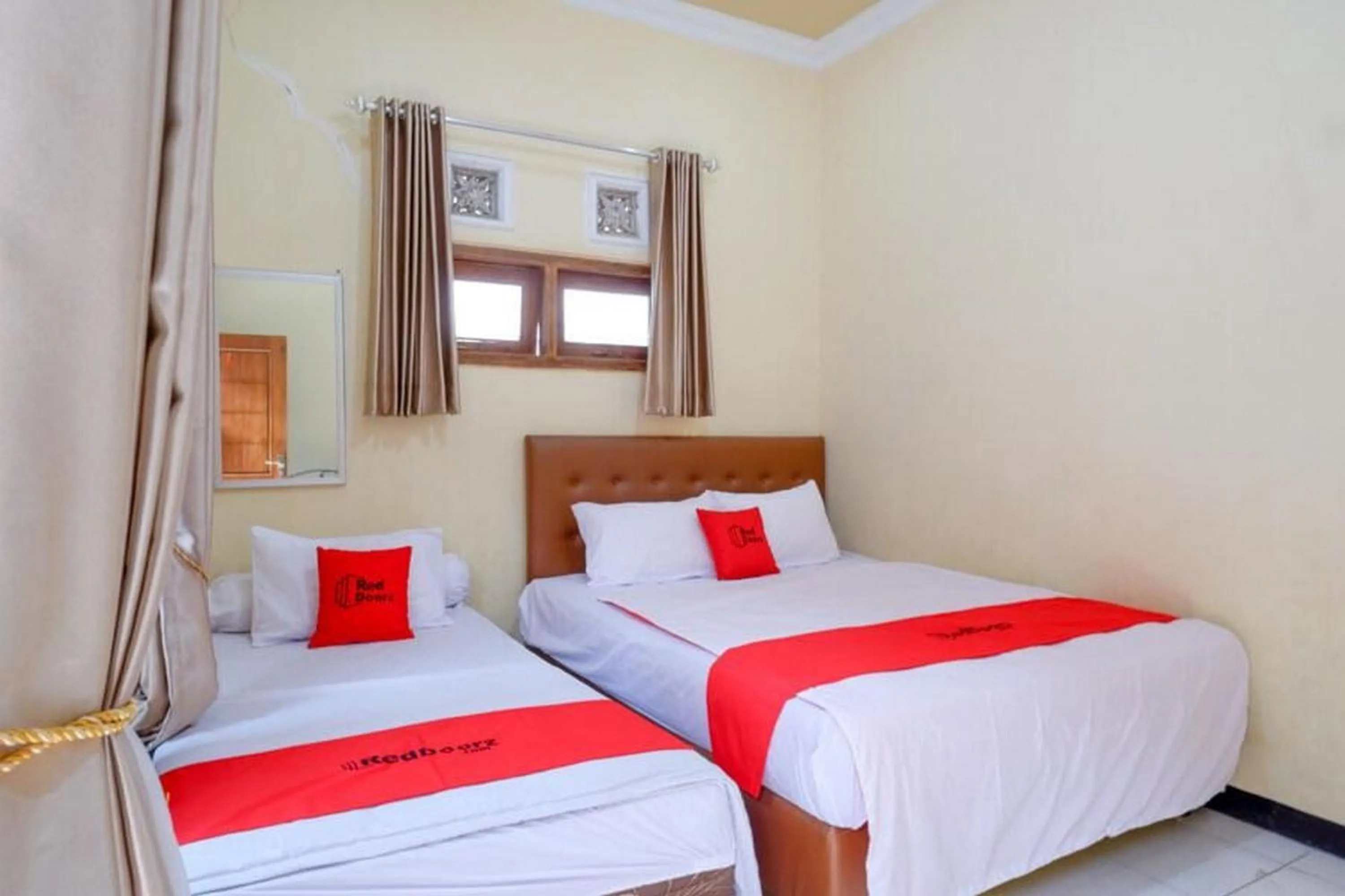 Property building, Bed in RedDoorz near Desa Wisata Tambi Dieng
