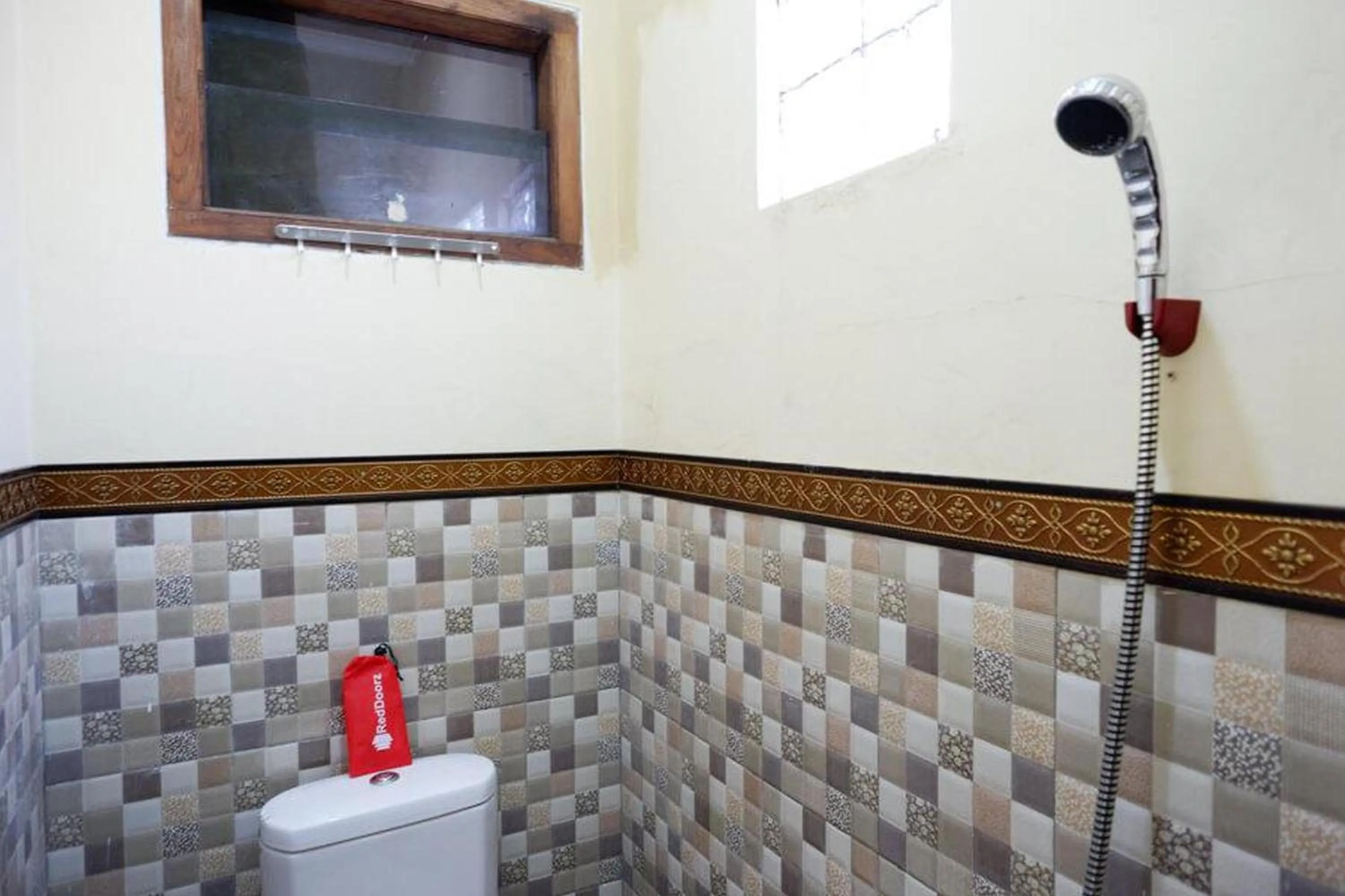 Bathroom in RedDoorz near Desa Wisata Tambi Dieng