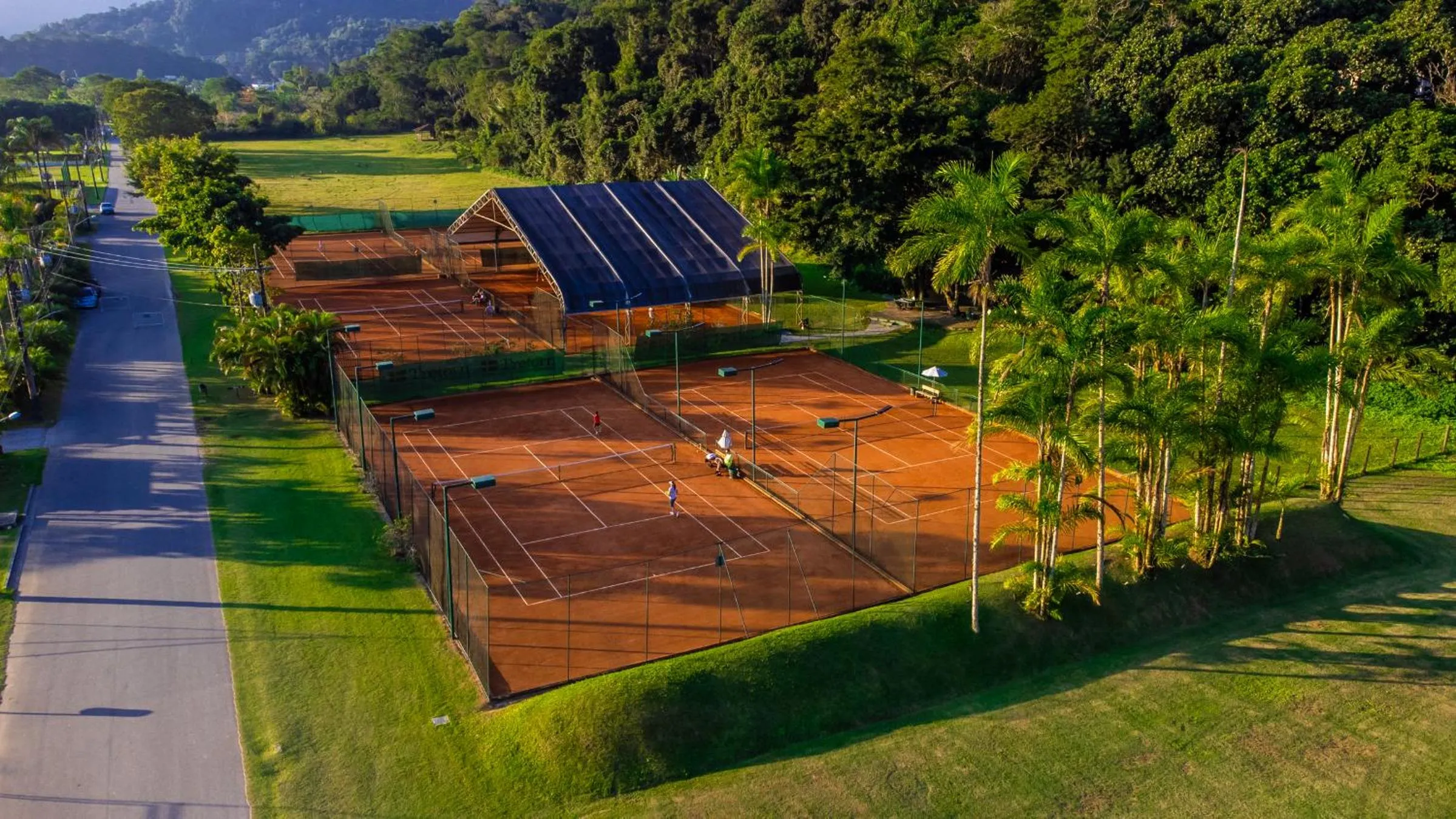 Tennis court in Hotel Portobello Resort & Safari
