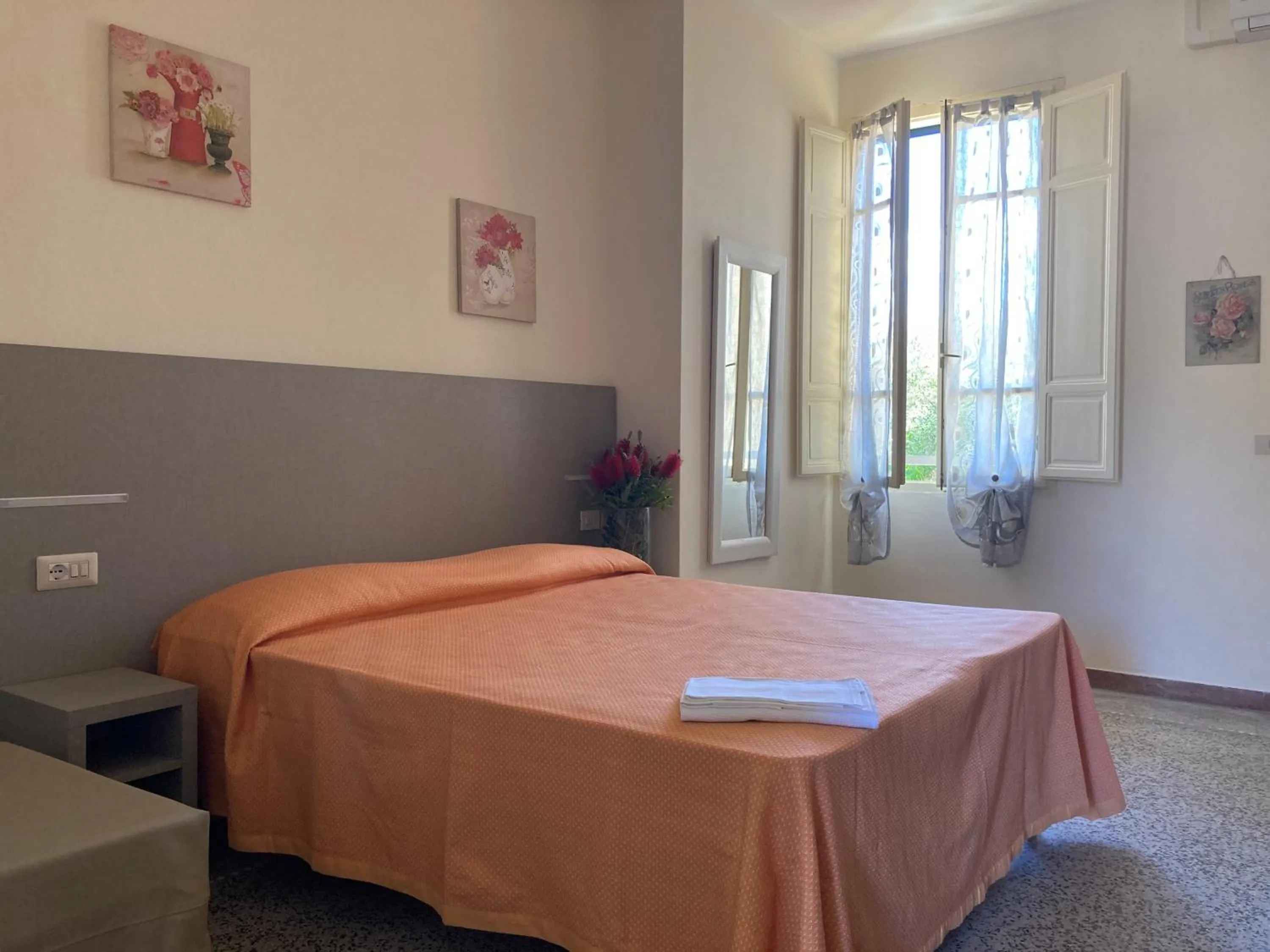 Bed in Hotel Verdesolemare