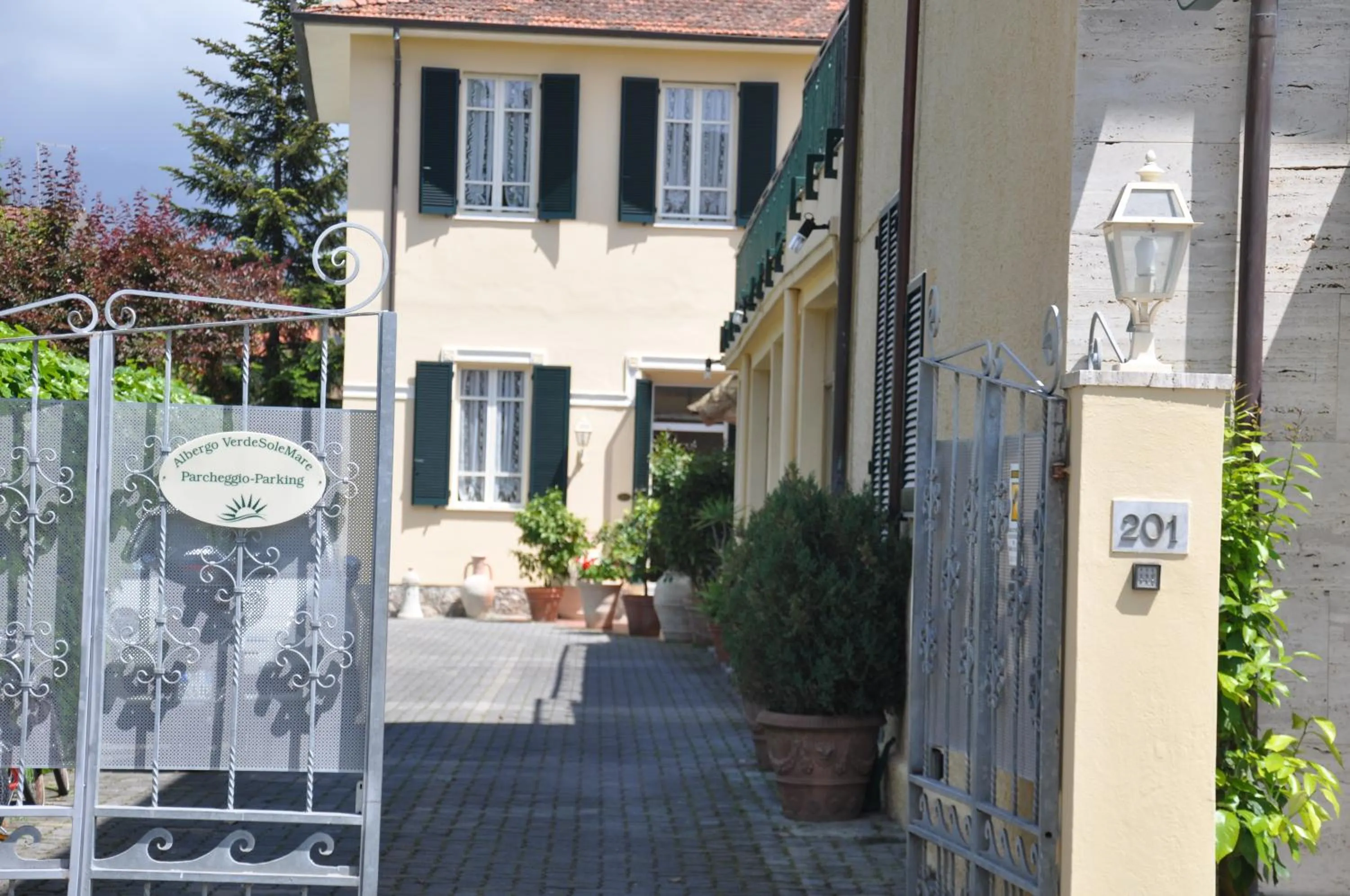 Facade/entrance in Hotel Verdesolemare