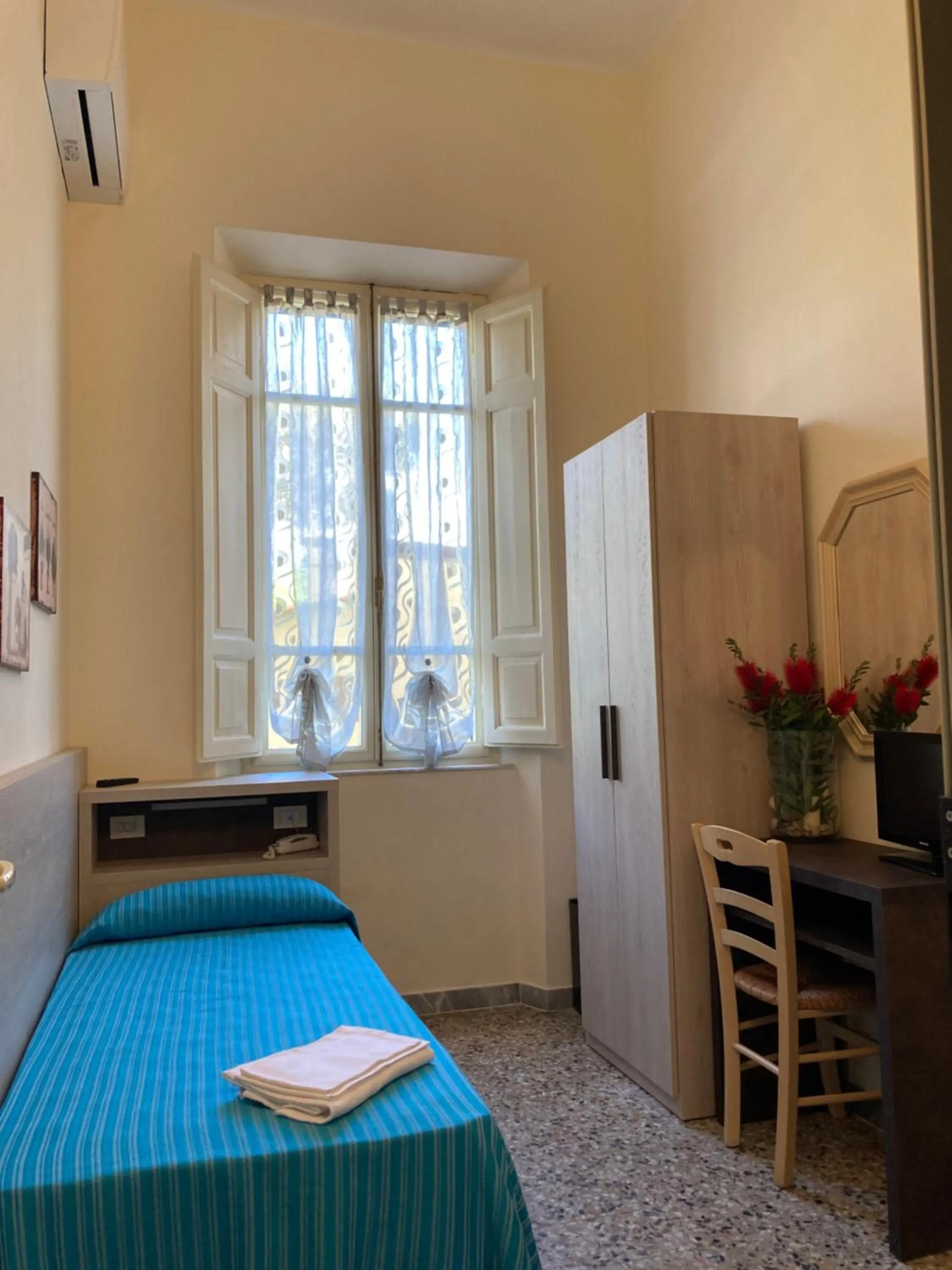 Bed in Hotel Verdesolemare