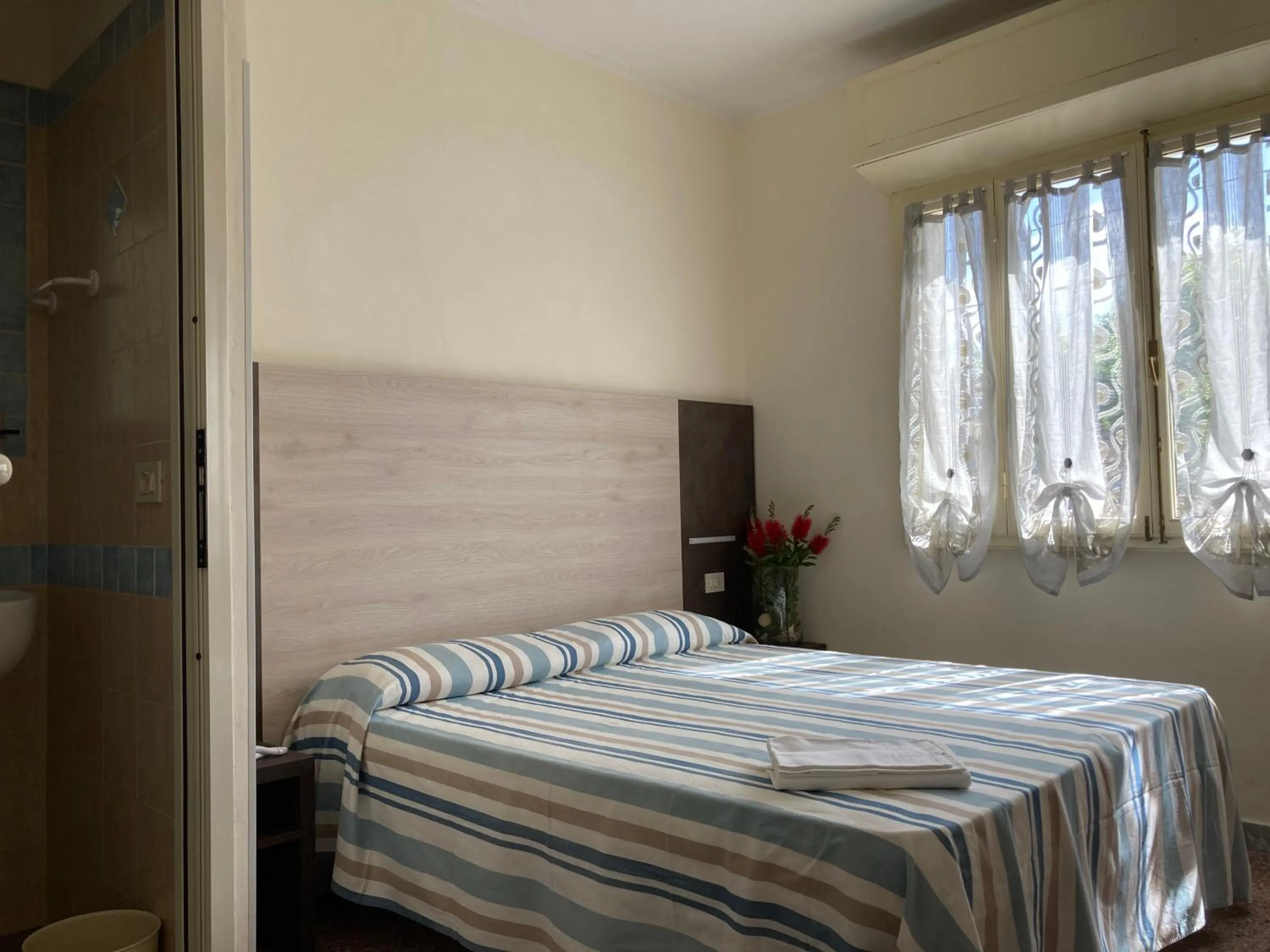 Photo of the whole room, Bed in Hotel Verdesolemare